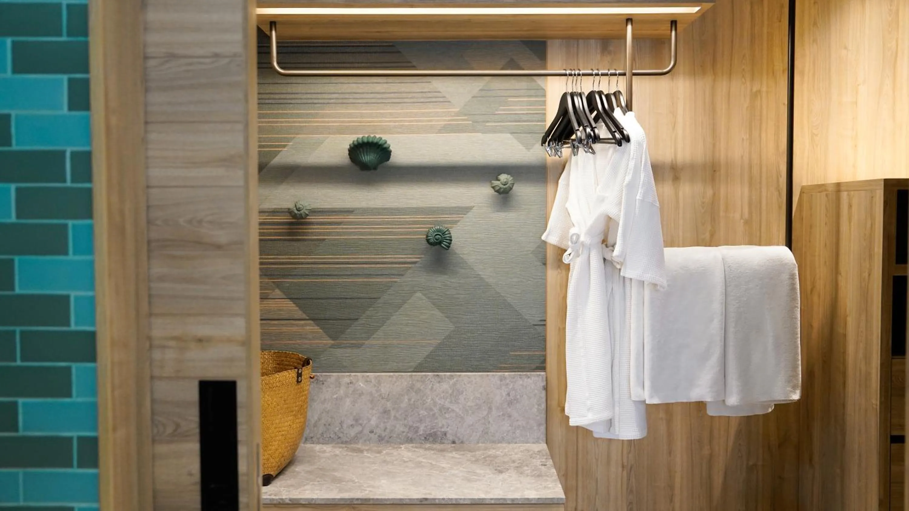 wardrobe in Holiday Inn Resort Samui Bophut Beach, an IHG Hotel