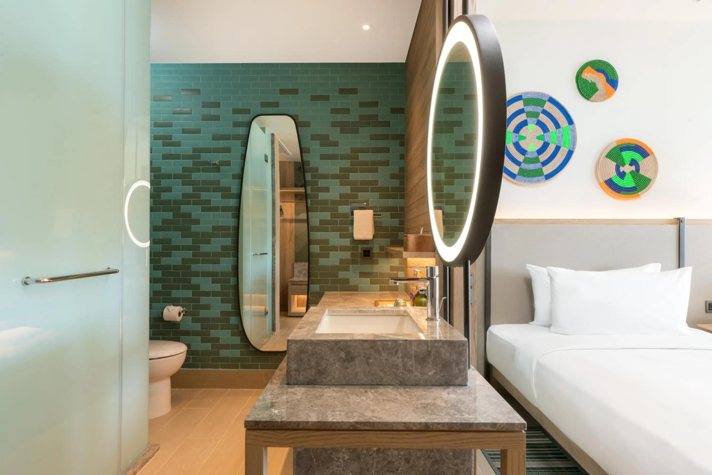 Bathroom, Bed in Holiday Inn Resort Samui Bophut Beach, an IHG Hotel