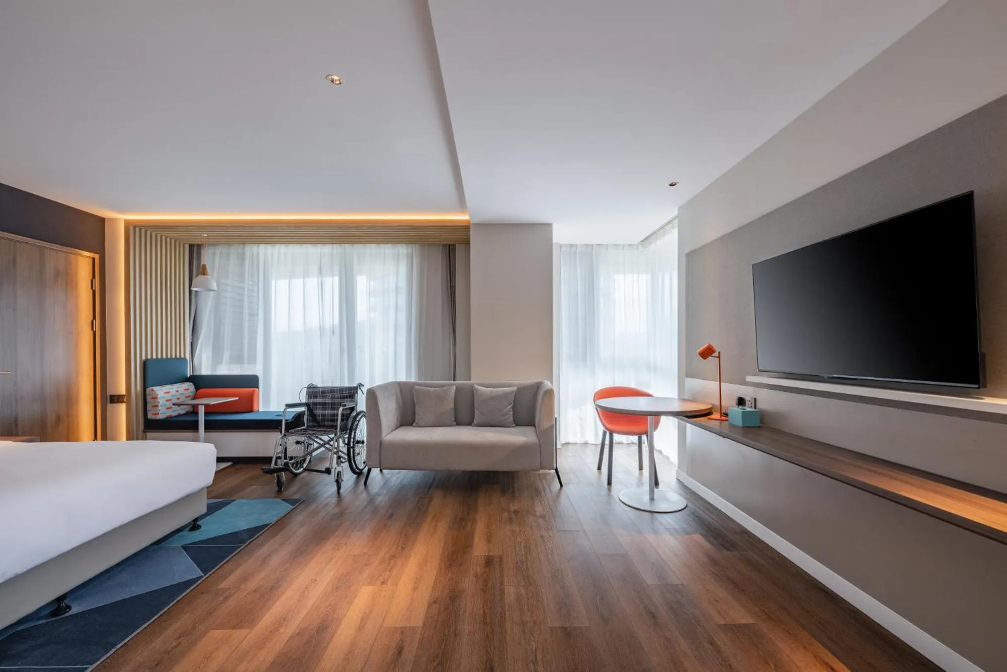 Living room, Bed in Holiday Inn Express Huludao Seaview by IHG