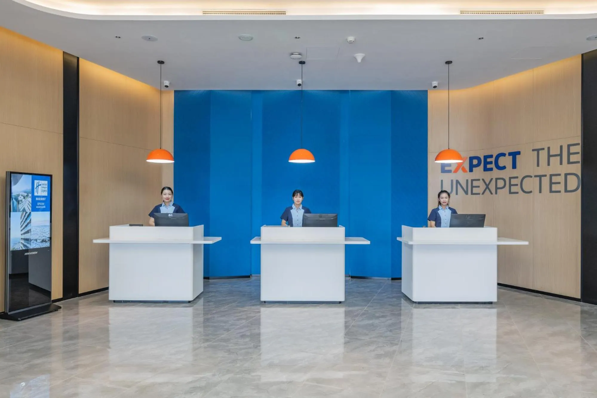 Lobby or reception in Holiday Inn Express Huludao Seaview by IHG