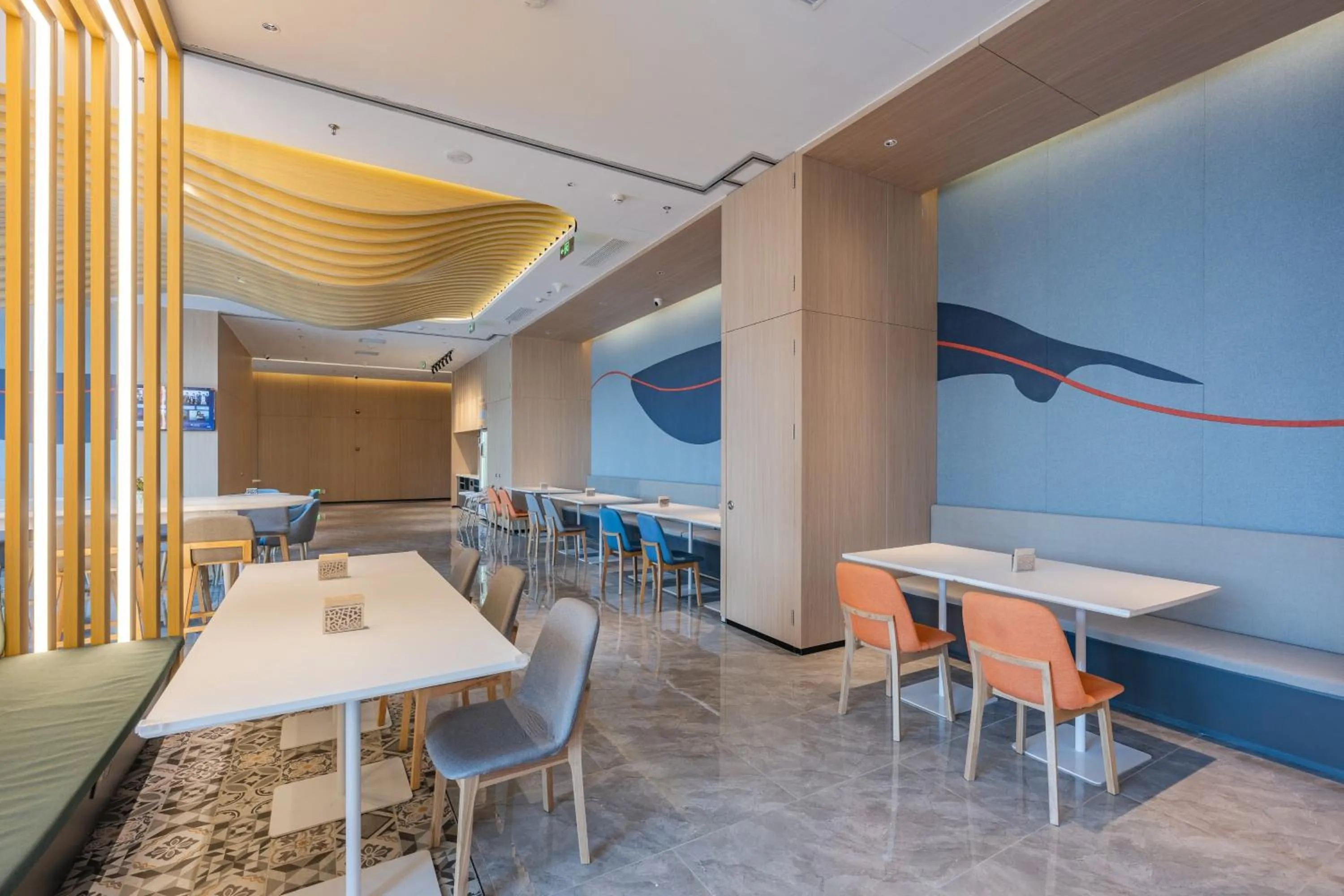 Restaurant/places to eat in Holiday Inn Express Huludao Seaview by IHG