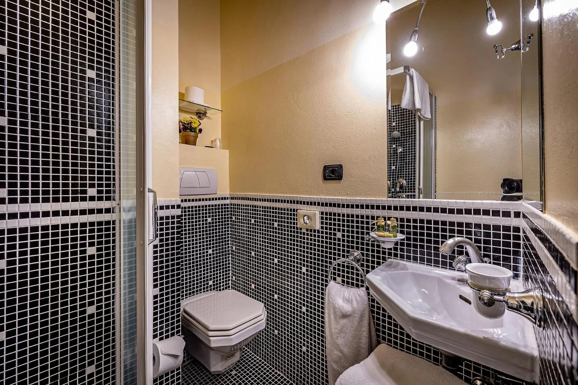 Bathroom in Palazzo Gamba Apartments al Duomo