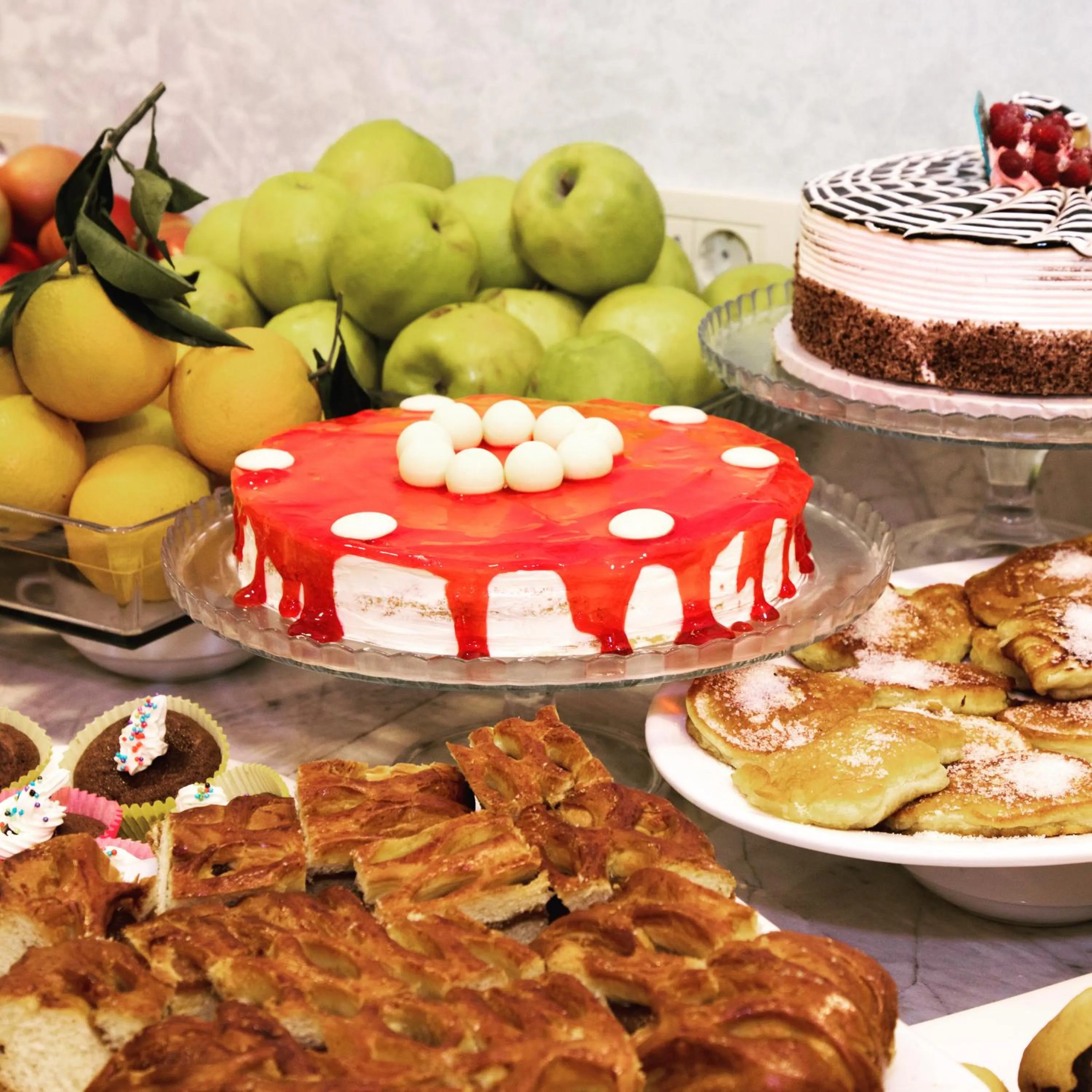 Food and drinks in Auroom Hotel