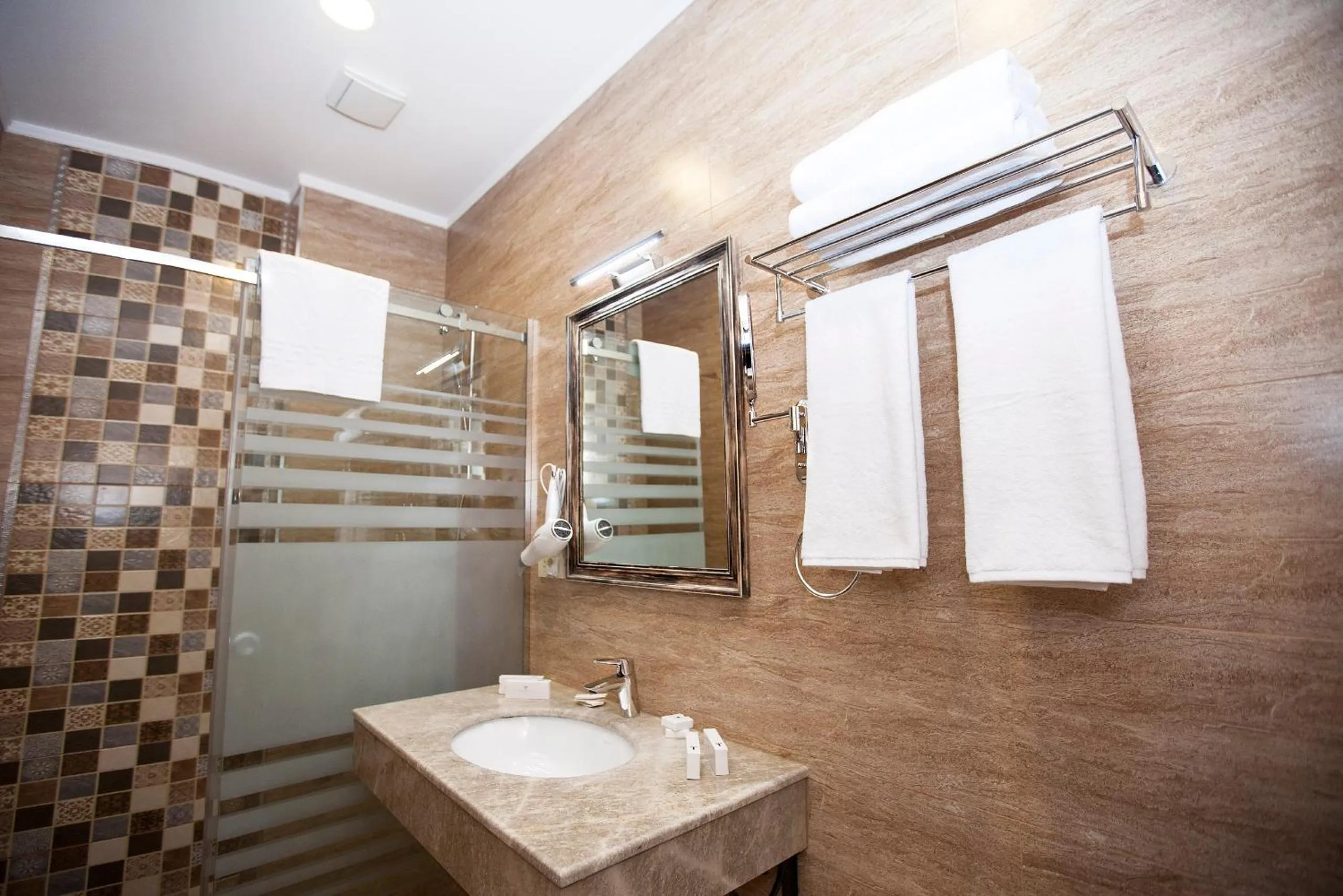 Bathroom in Auroom Hotel