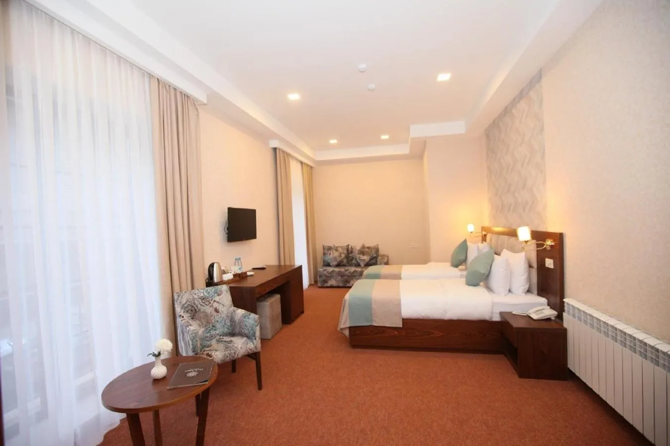 Photo of the whole room, Bed in Auroom Hotel