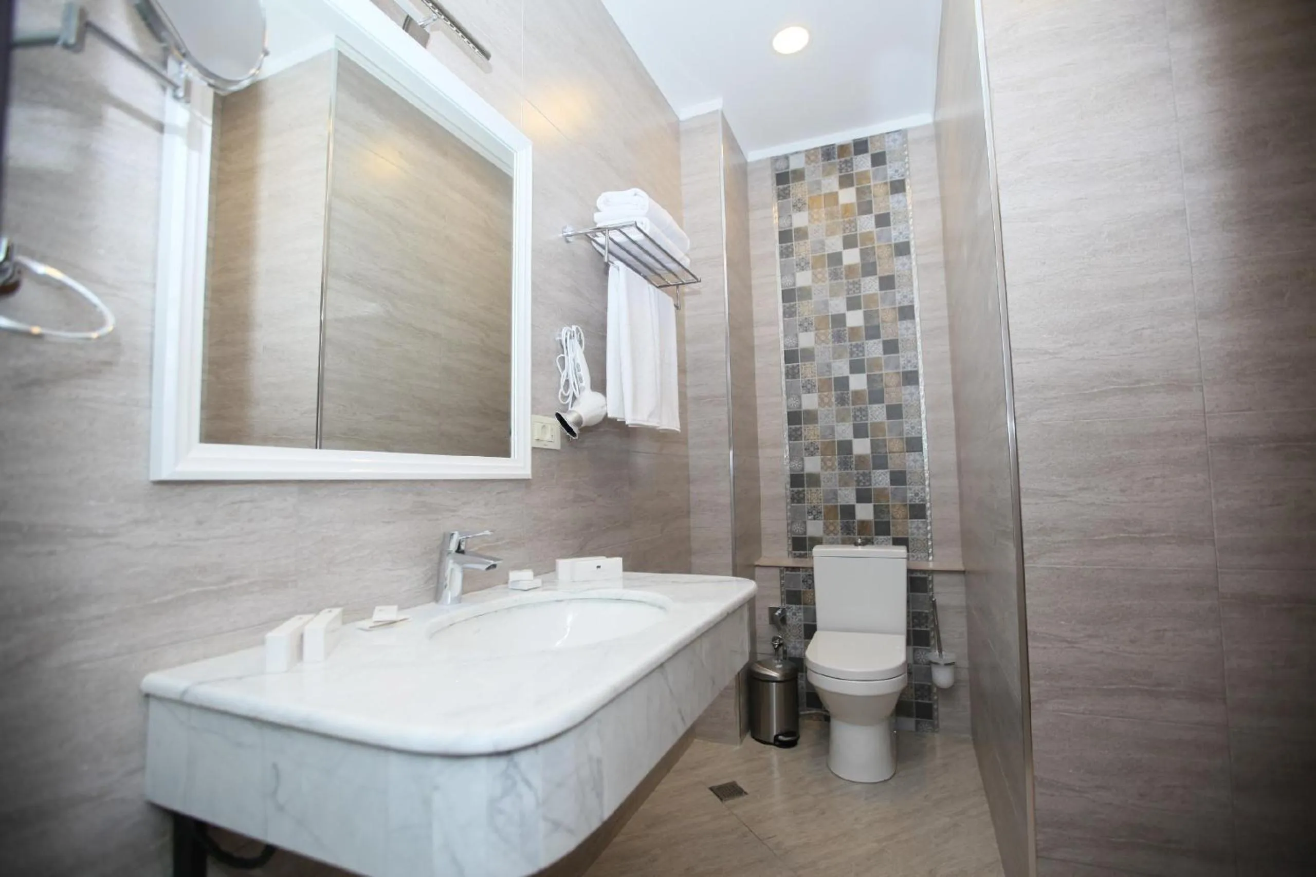 Bathroom in Auroom Hotel