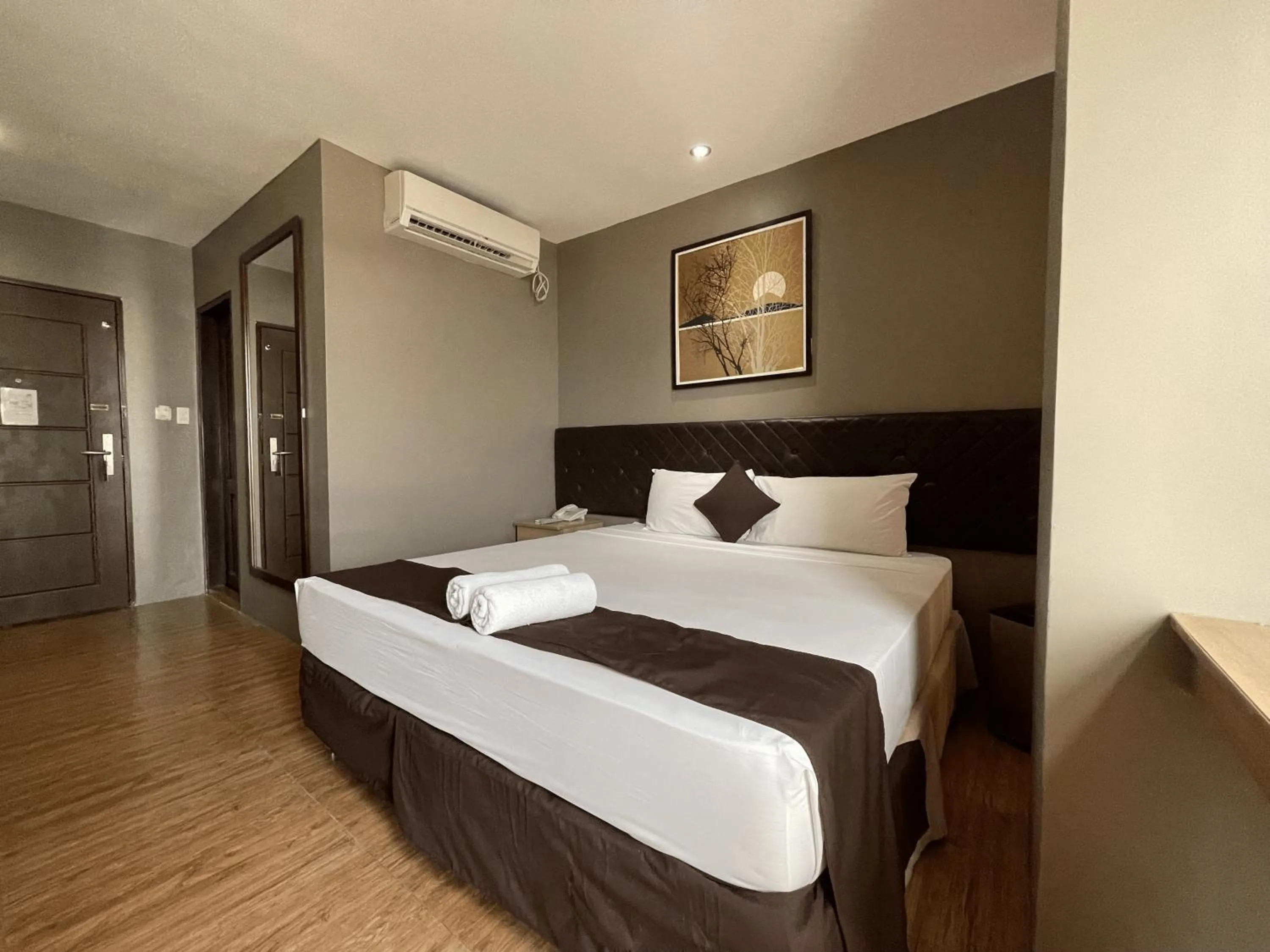 Bedroom, Bed in Cebu Capitol Central Hotel & Suites powered by Cocotel