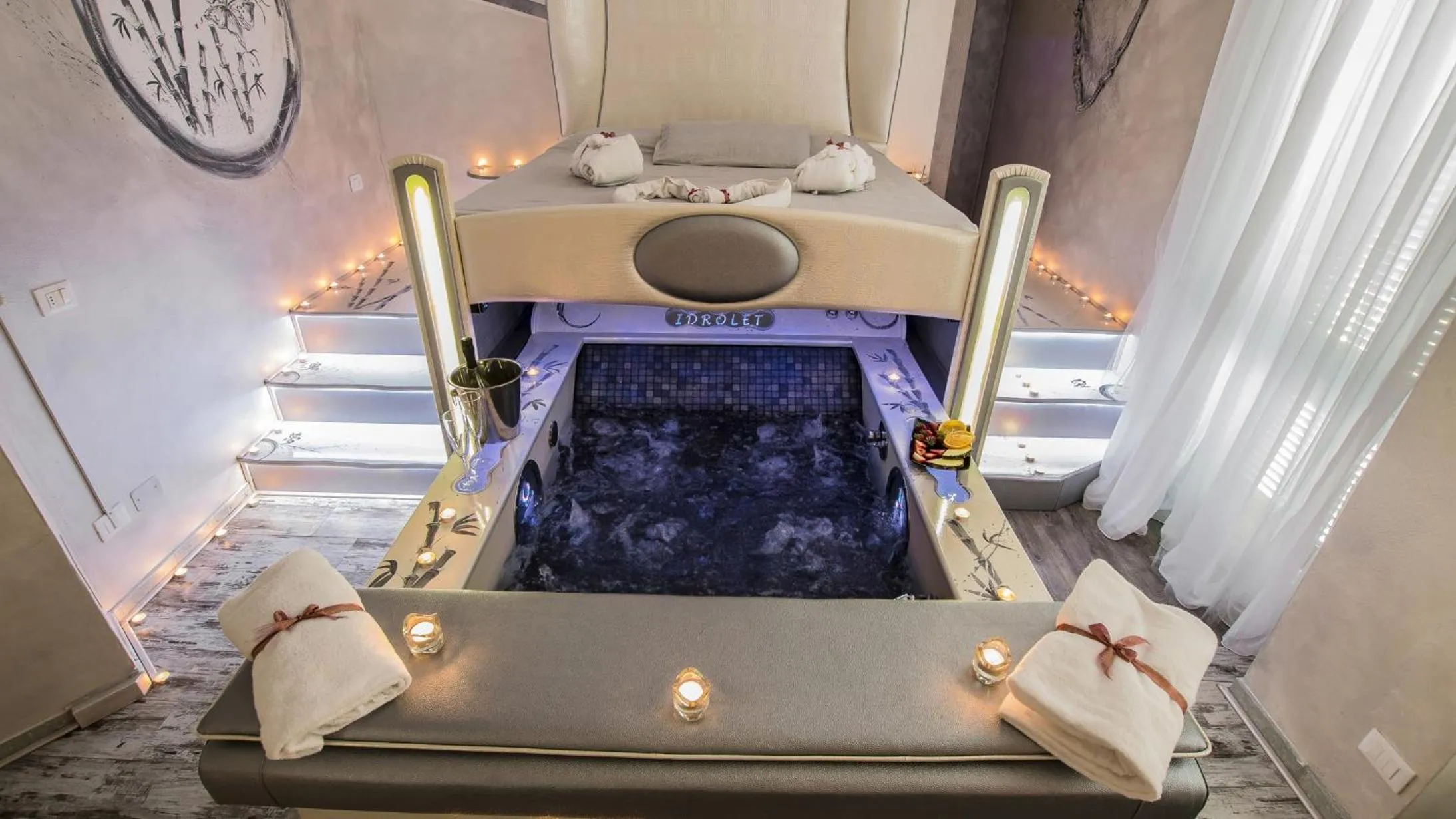 Hot Tub in Hotel Butterfly