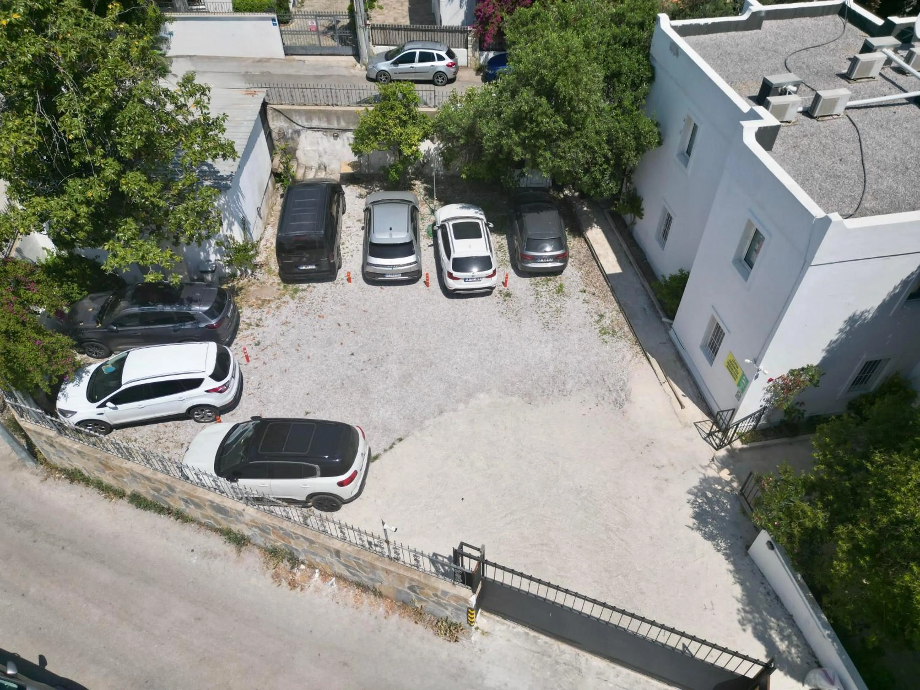 Parking in Seckin Konaklar