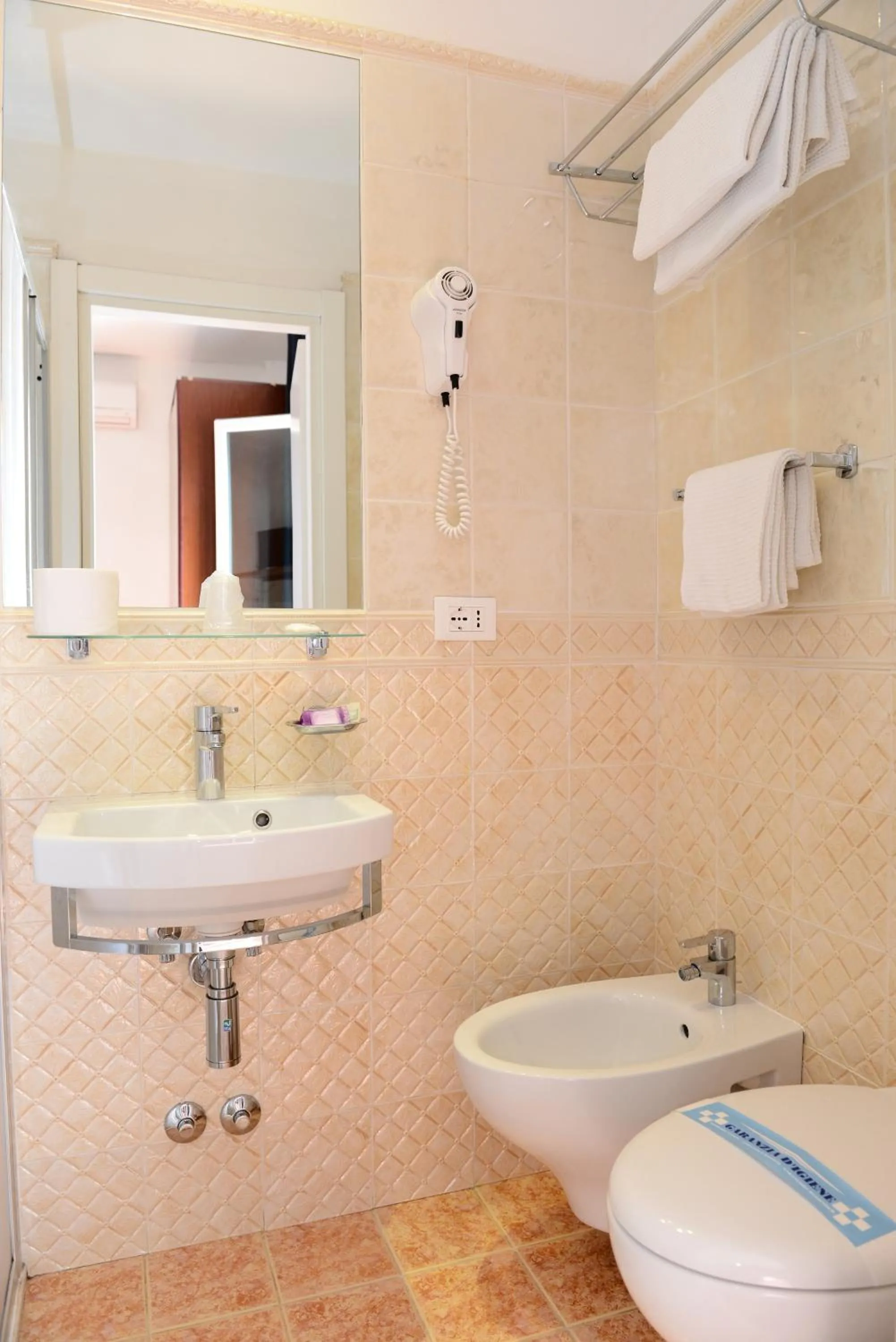 Shower in Hotel Verdi