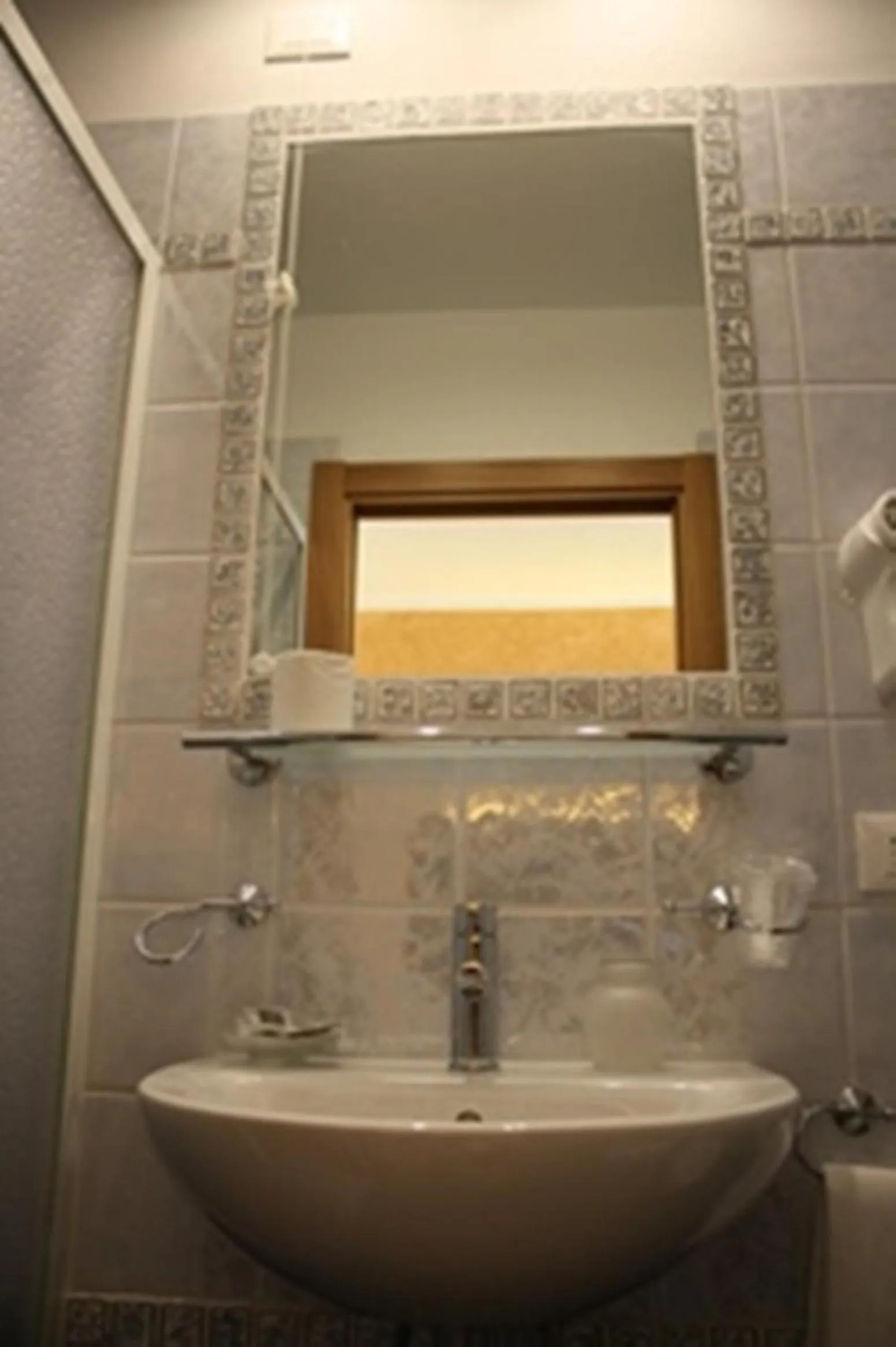 Shower in Hotel Verdi