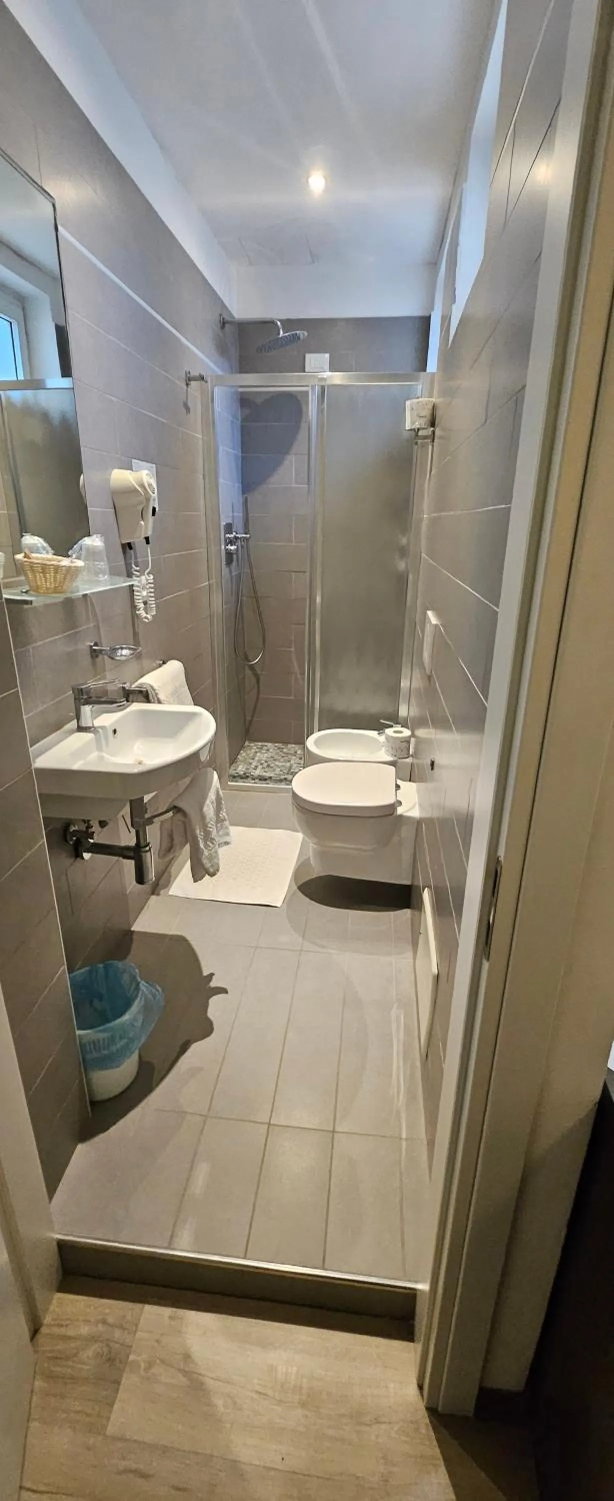 Shower in Hotel Verdi