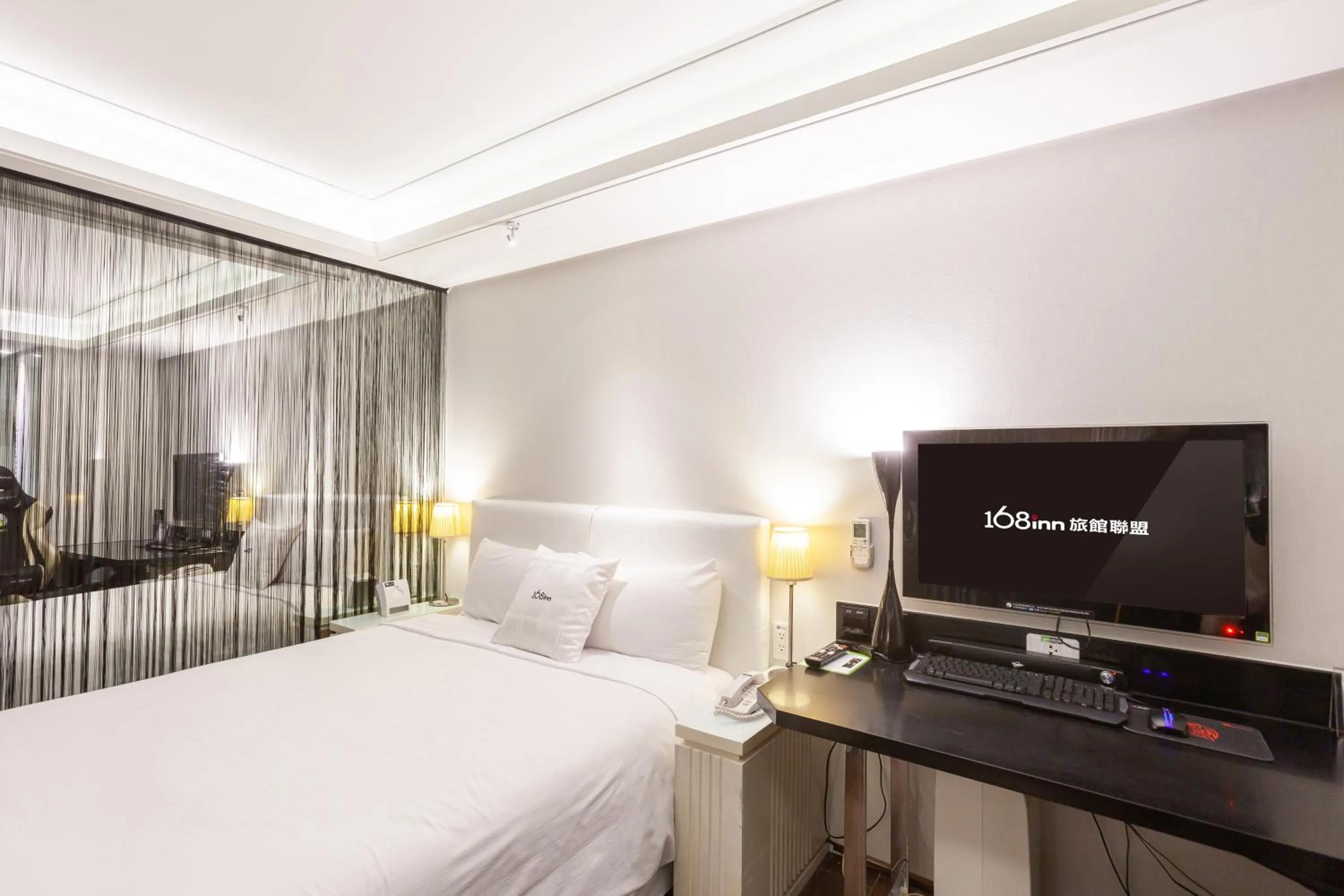 Communal lounge/ TV room, Bed in i hotel - Taoyuan