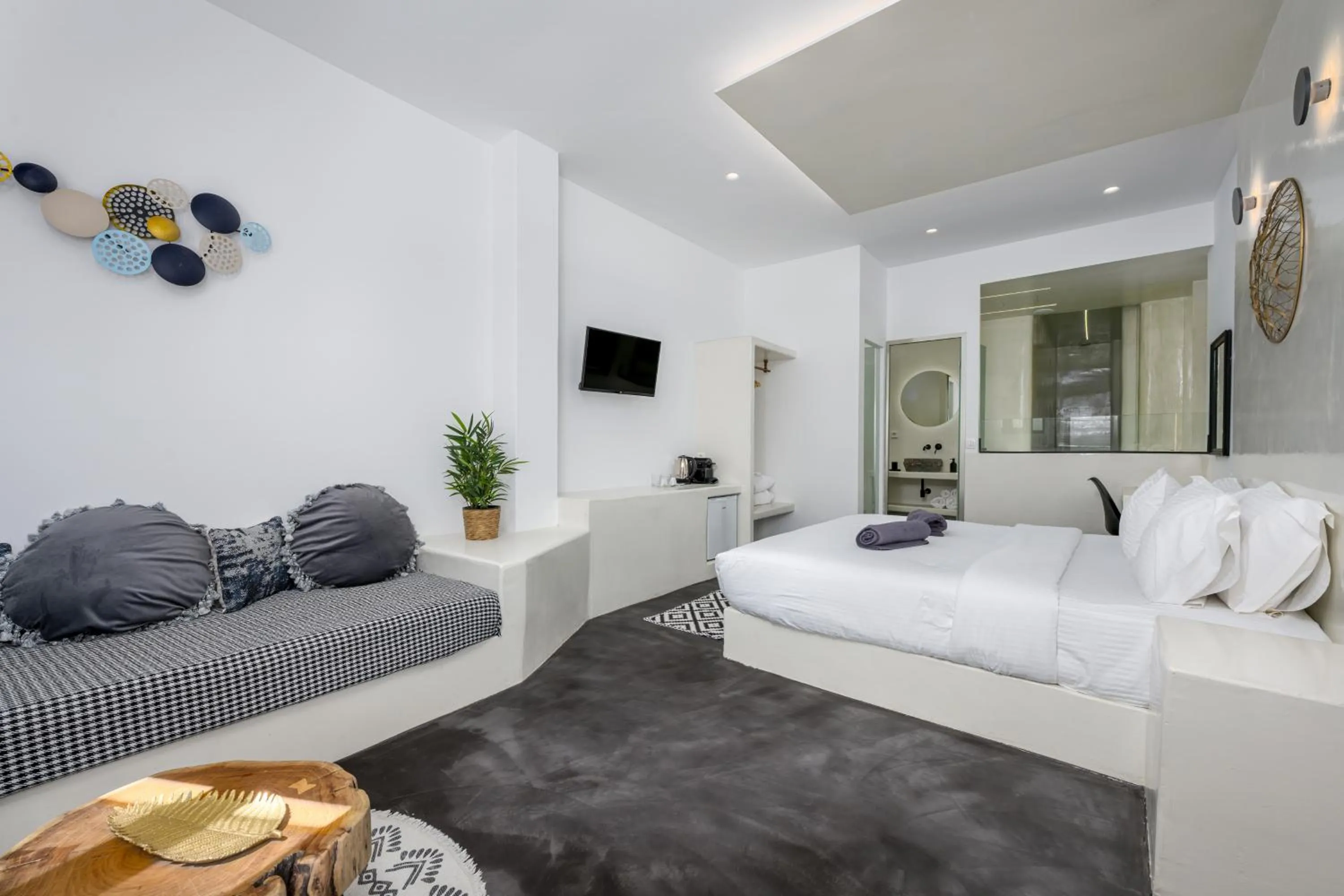 Bed in Leon Luxury Suites