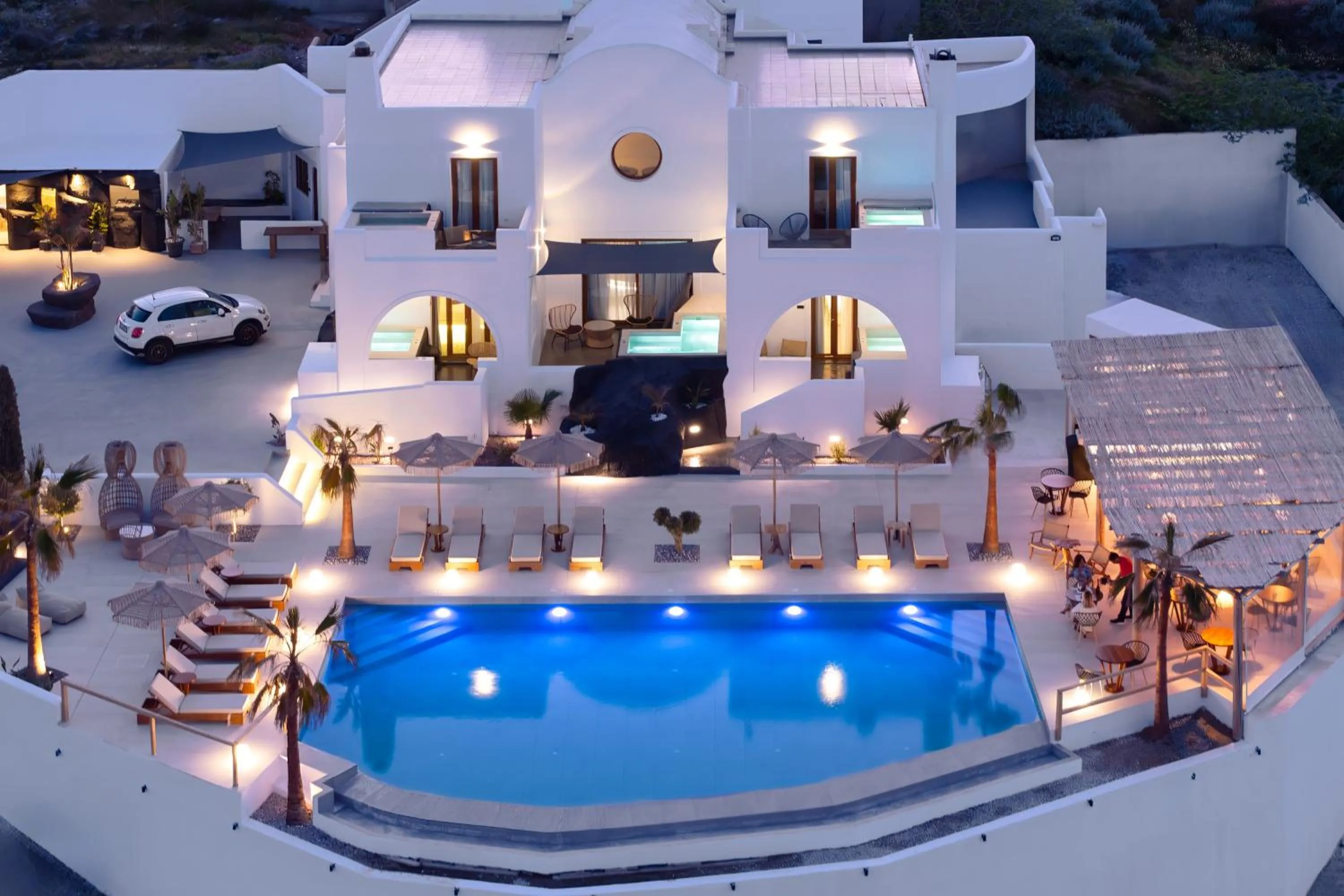 Property building in Leon Luxury Suites