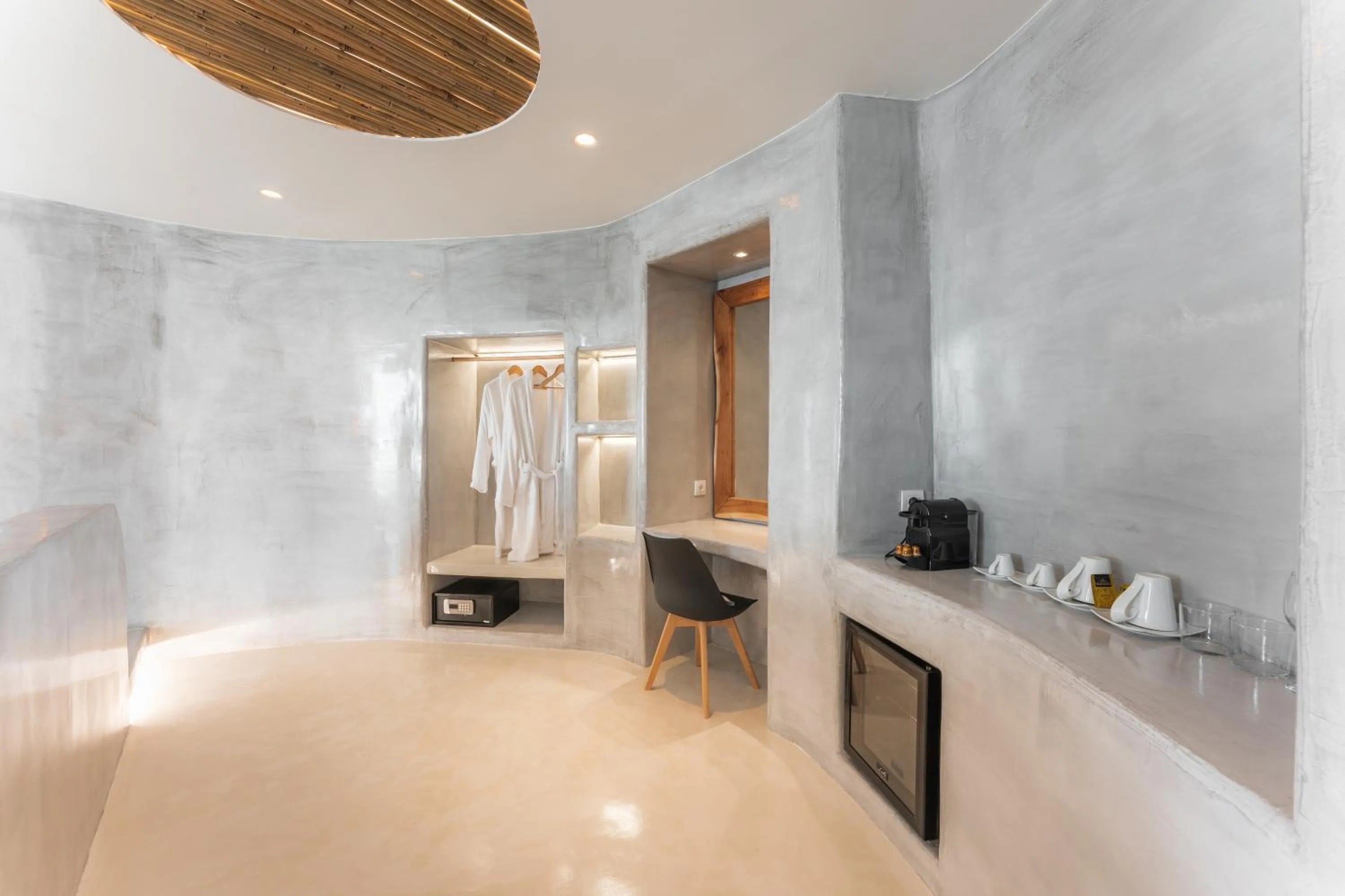 minibar in Leon Luxury Suites