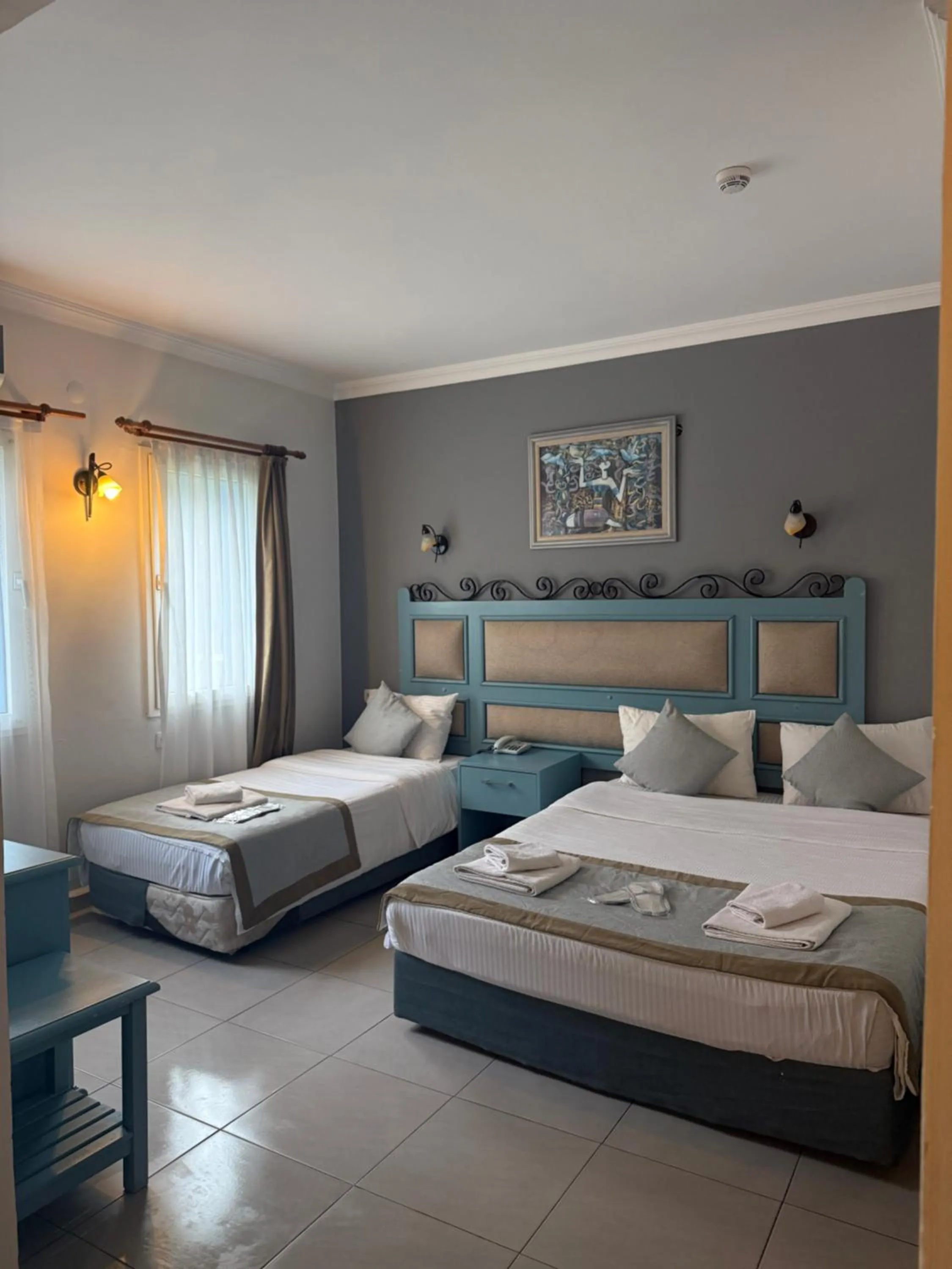 Photo of the whole room, Bed in Hotel Atrium