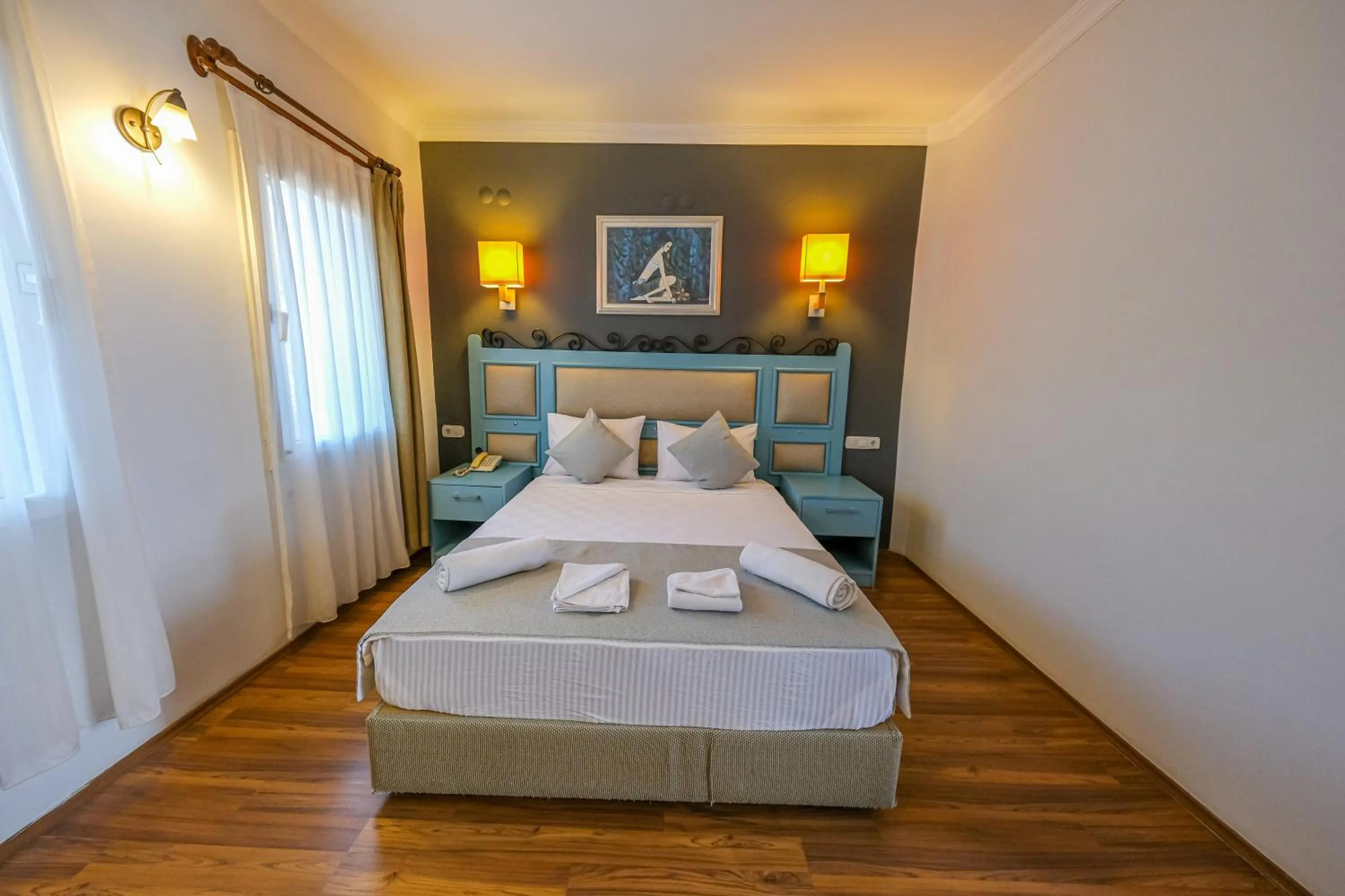 Photo of the whole room, Bed in Hotel Atrium