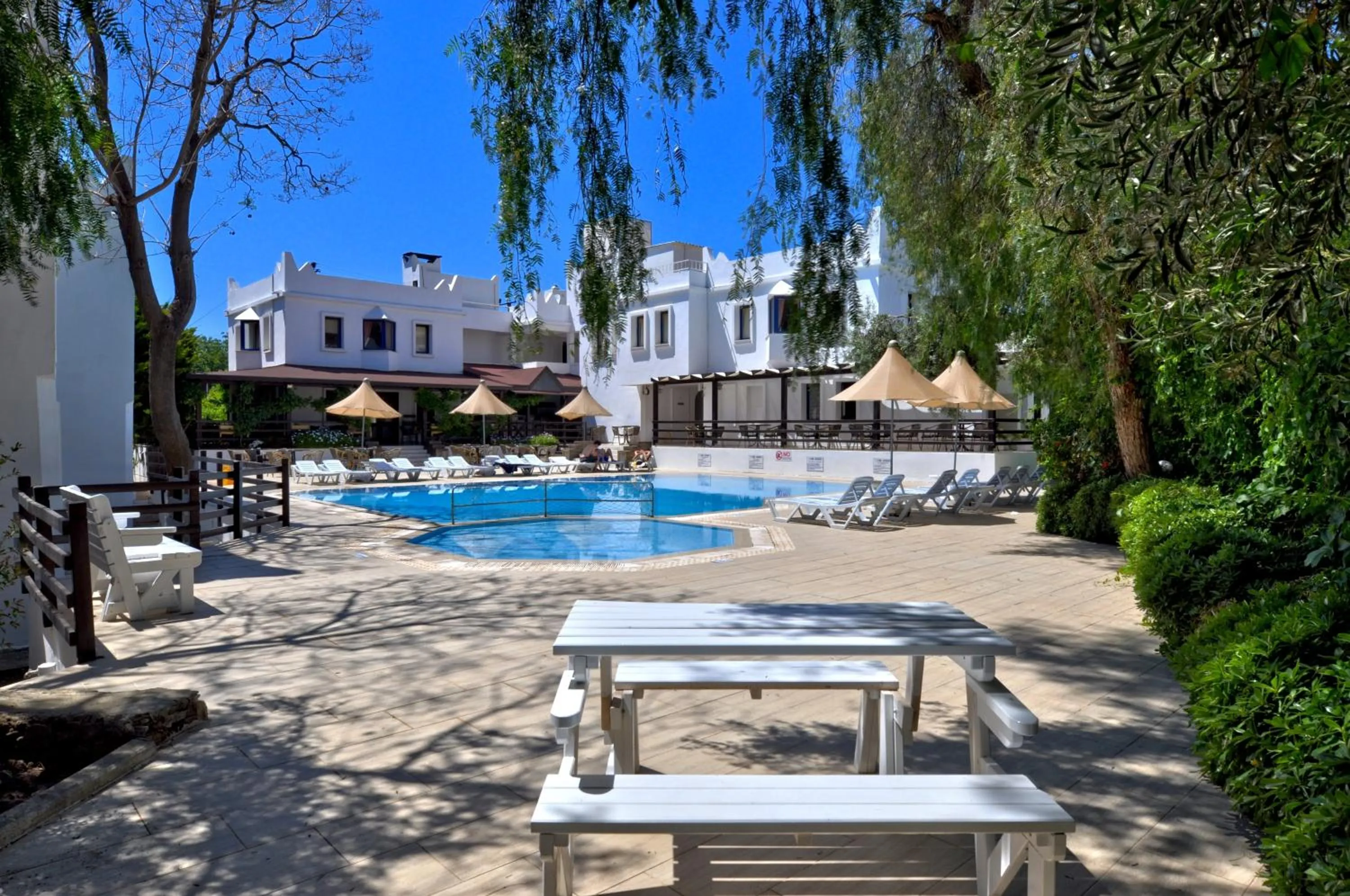 Swimming pool in Hotel Atrium