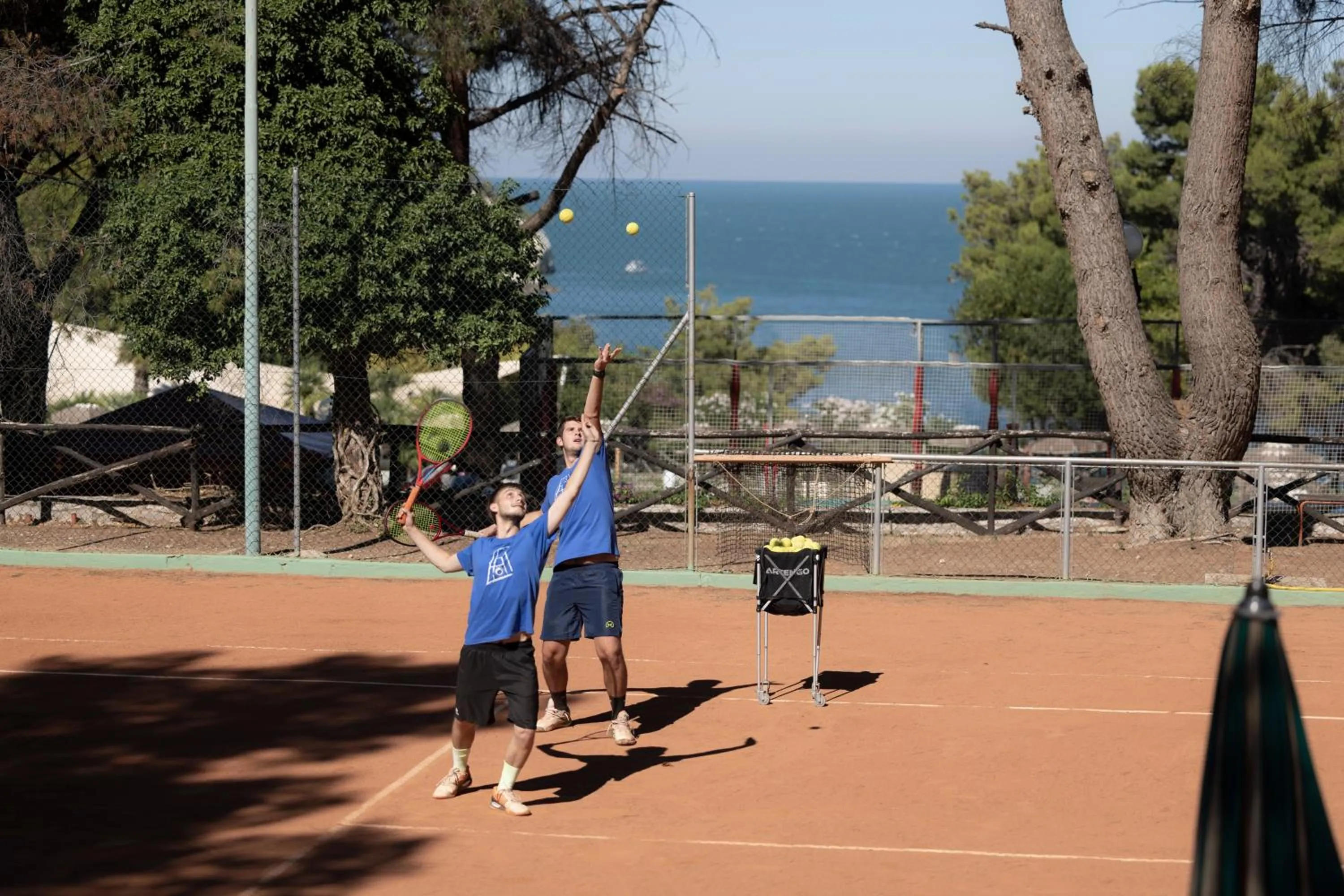 Tennis court in Pugnochiuso Resort Hotel del Faro