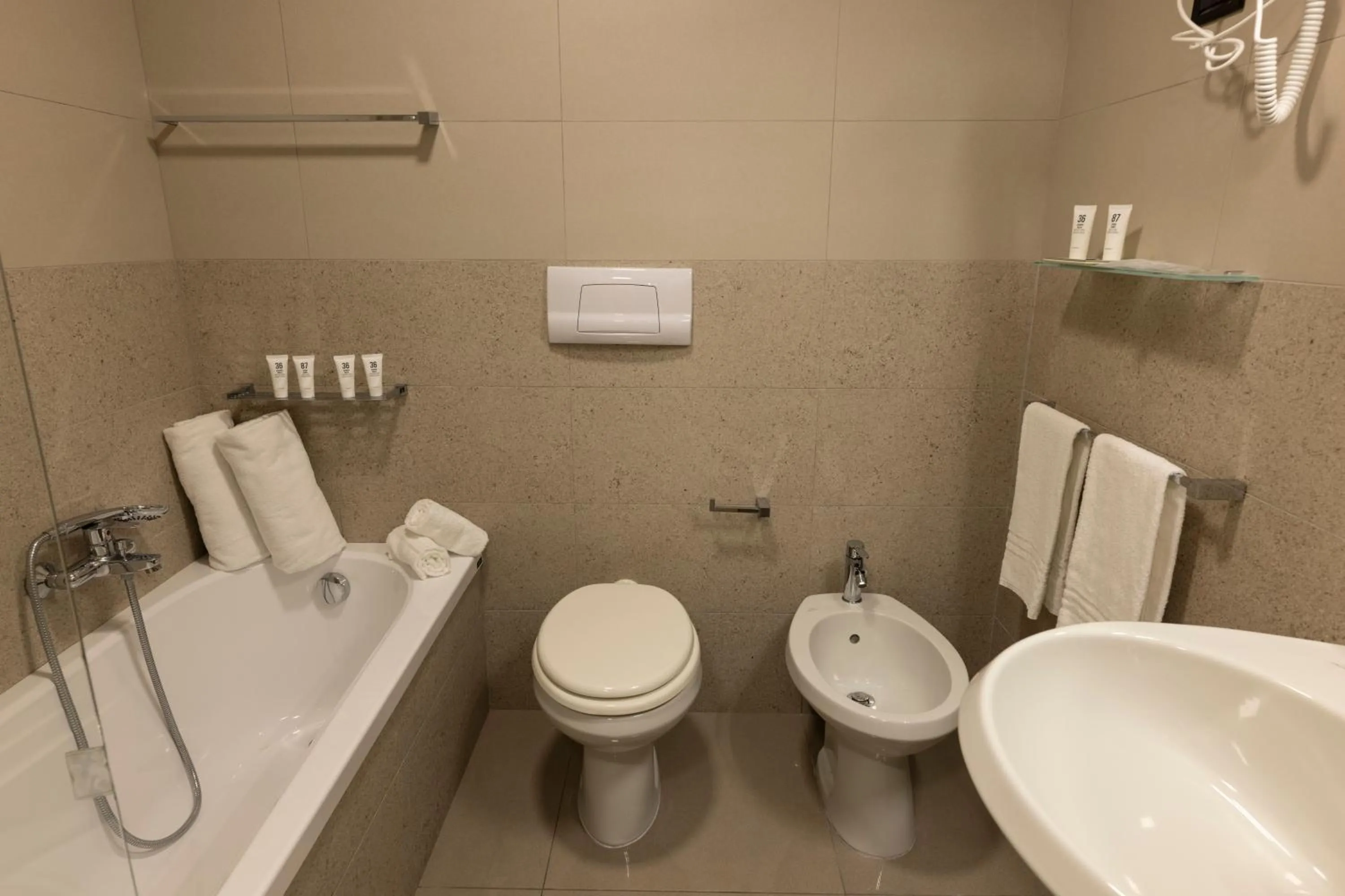 Bathroom in Pugnochiuso Resort Hotel del Faro