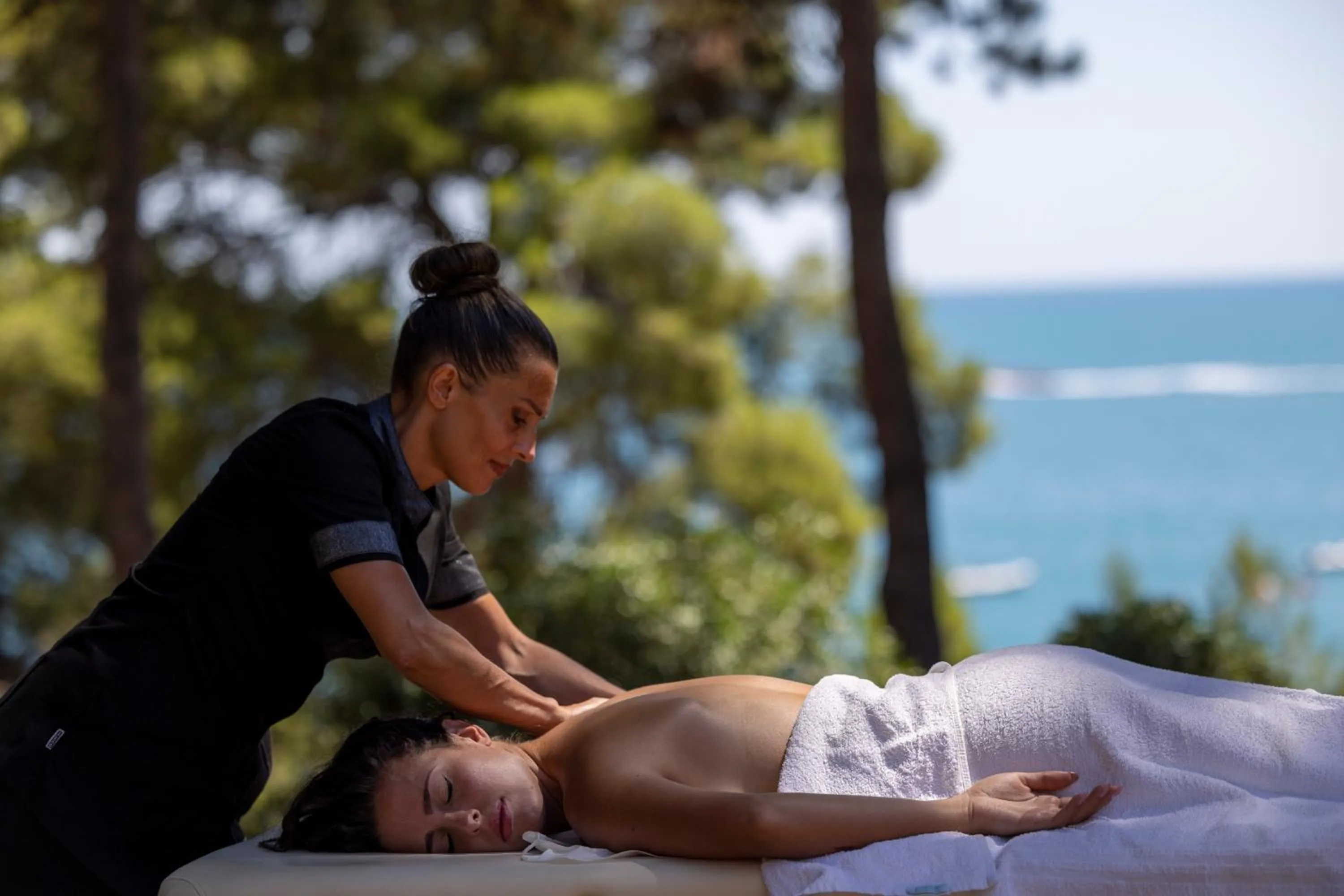 Massage in Pugnochiuso Resort Hotel del Faro