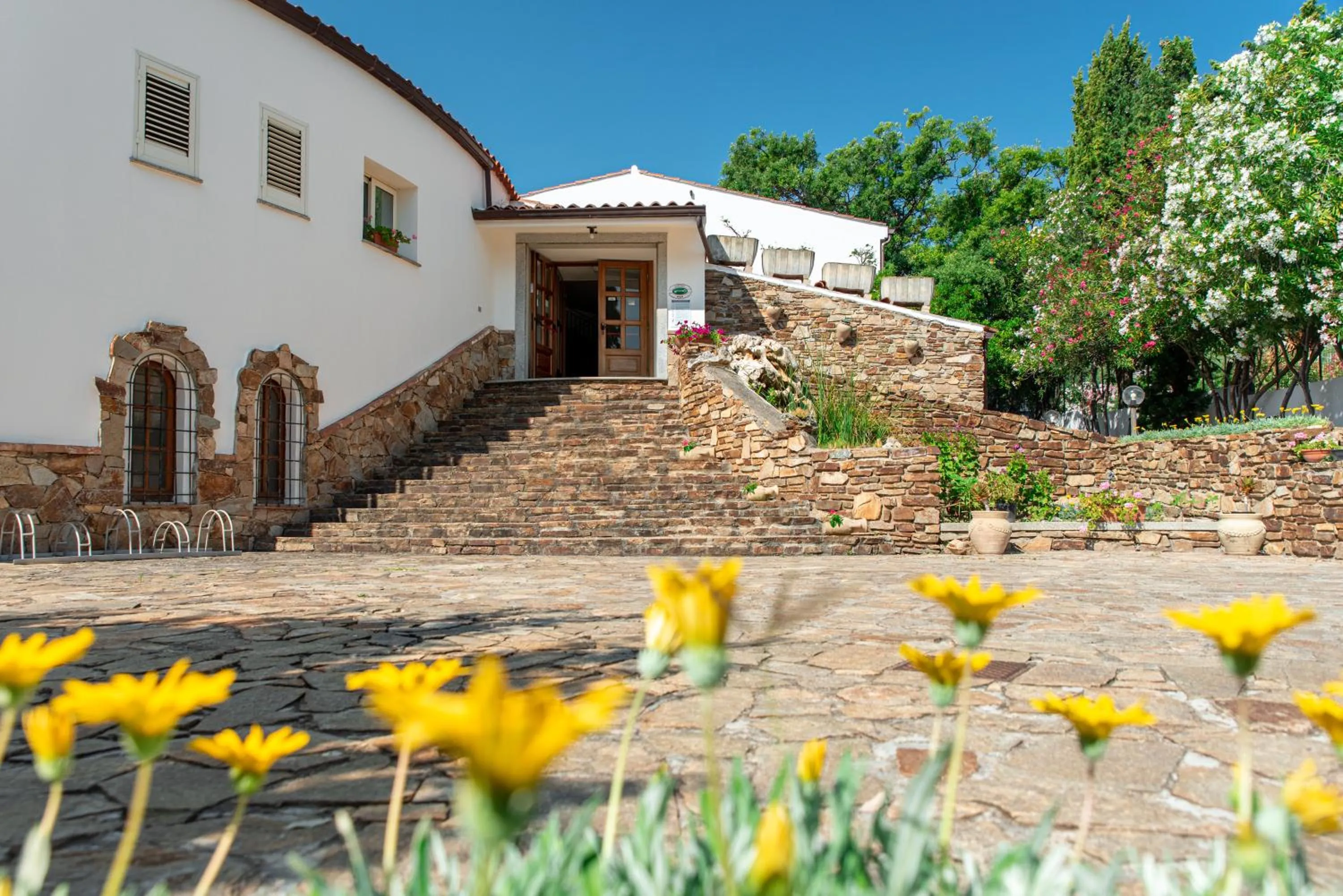 Property building in Hotel L'Aragosta