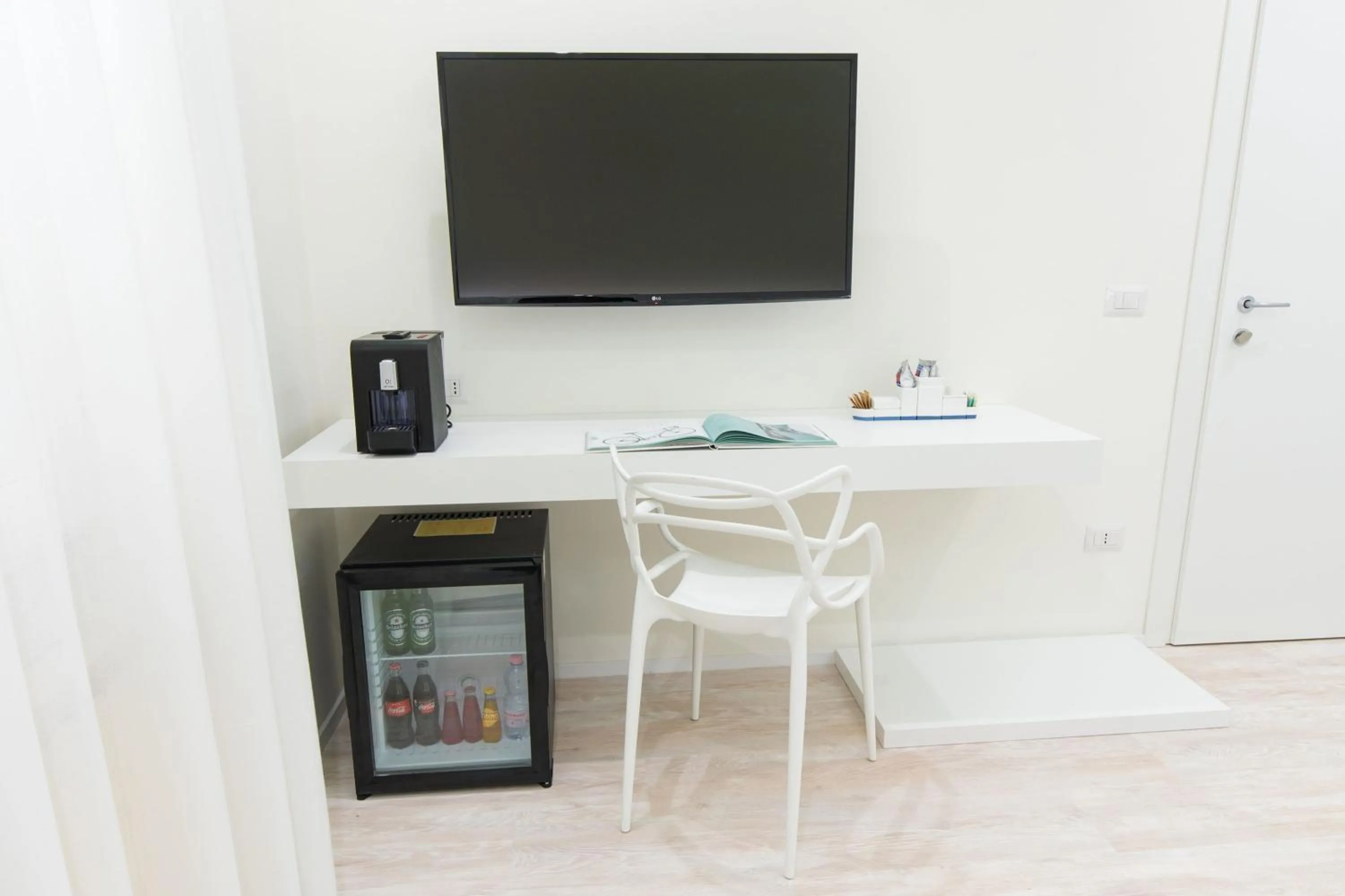 TV and multimedia in Hotel L'Aragosta