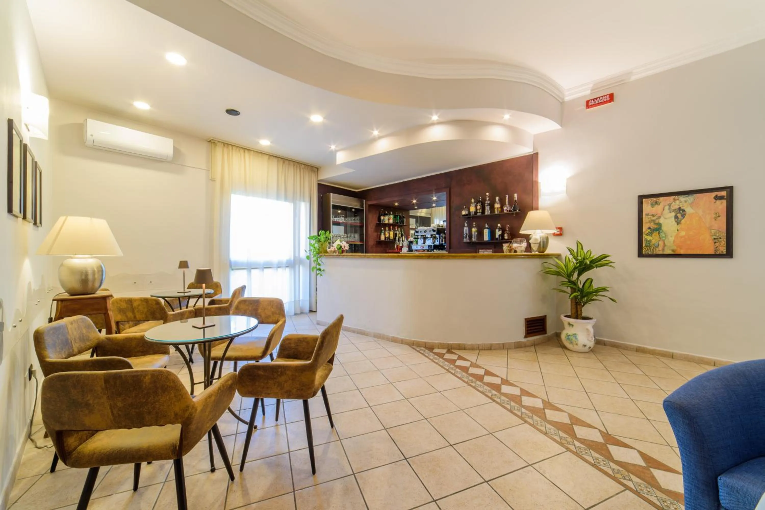 Lounge or bar in Hotel Tirreno