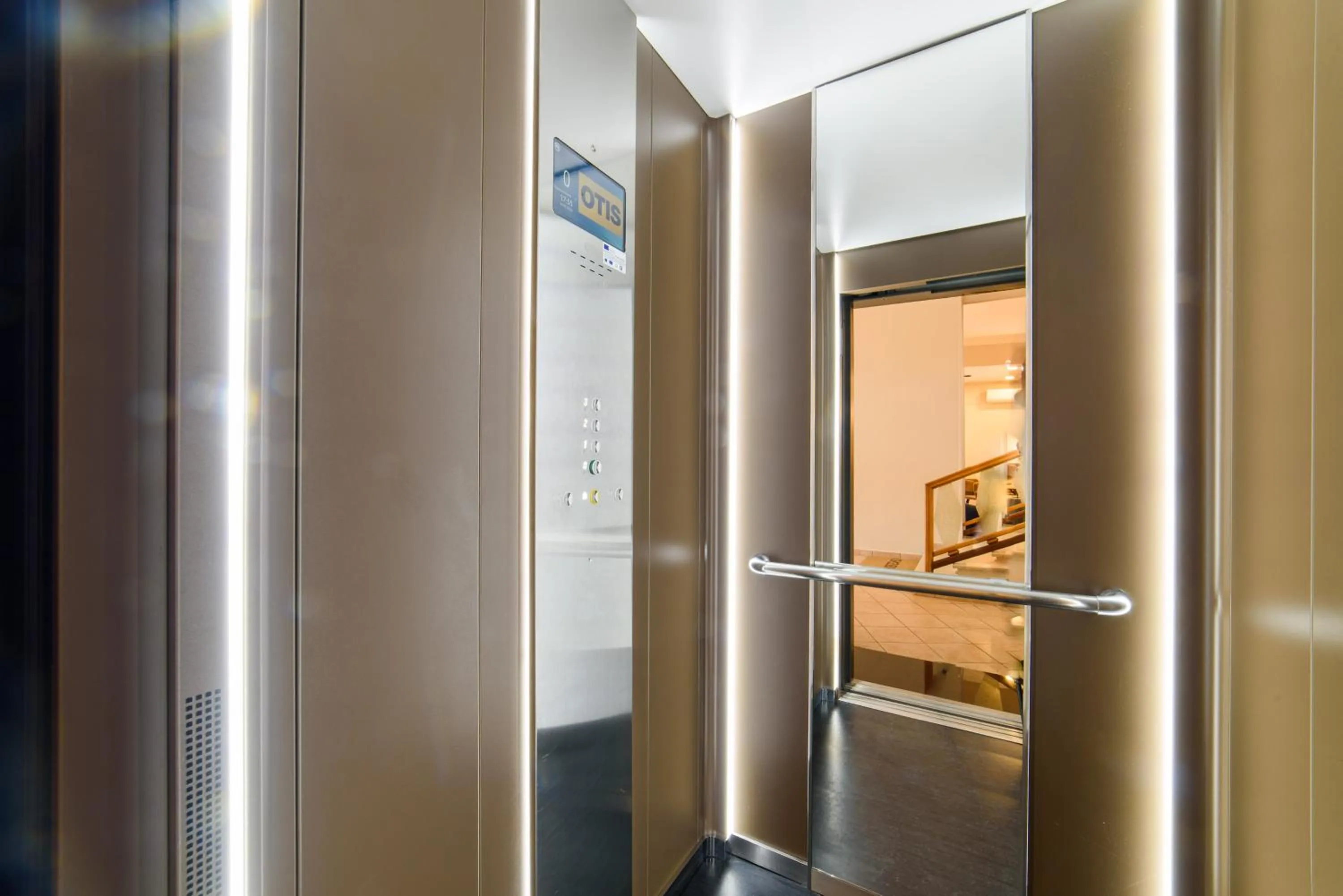 elevator in Hotel Tirreno