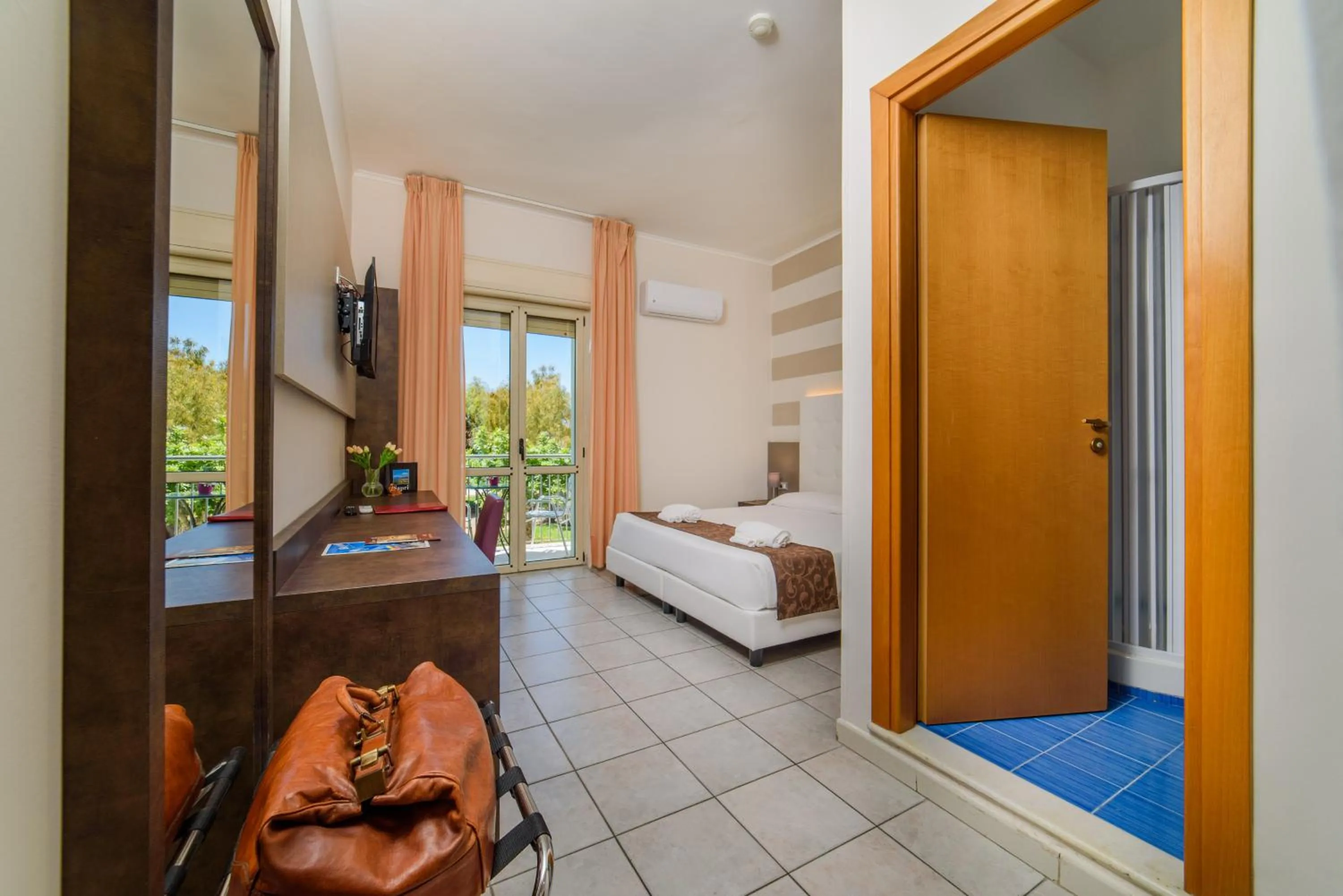 Bed in Hotel Tirreno