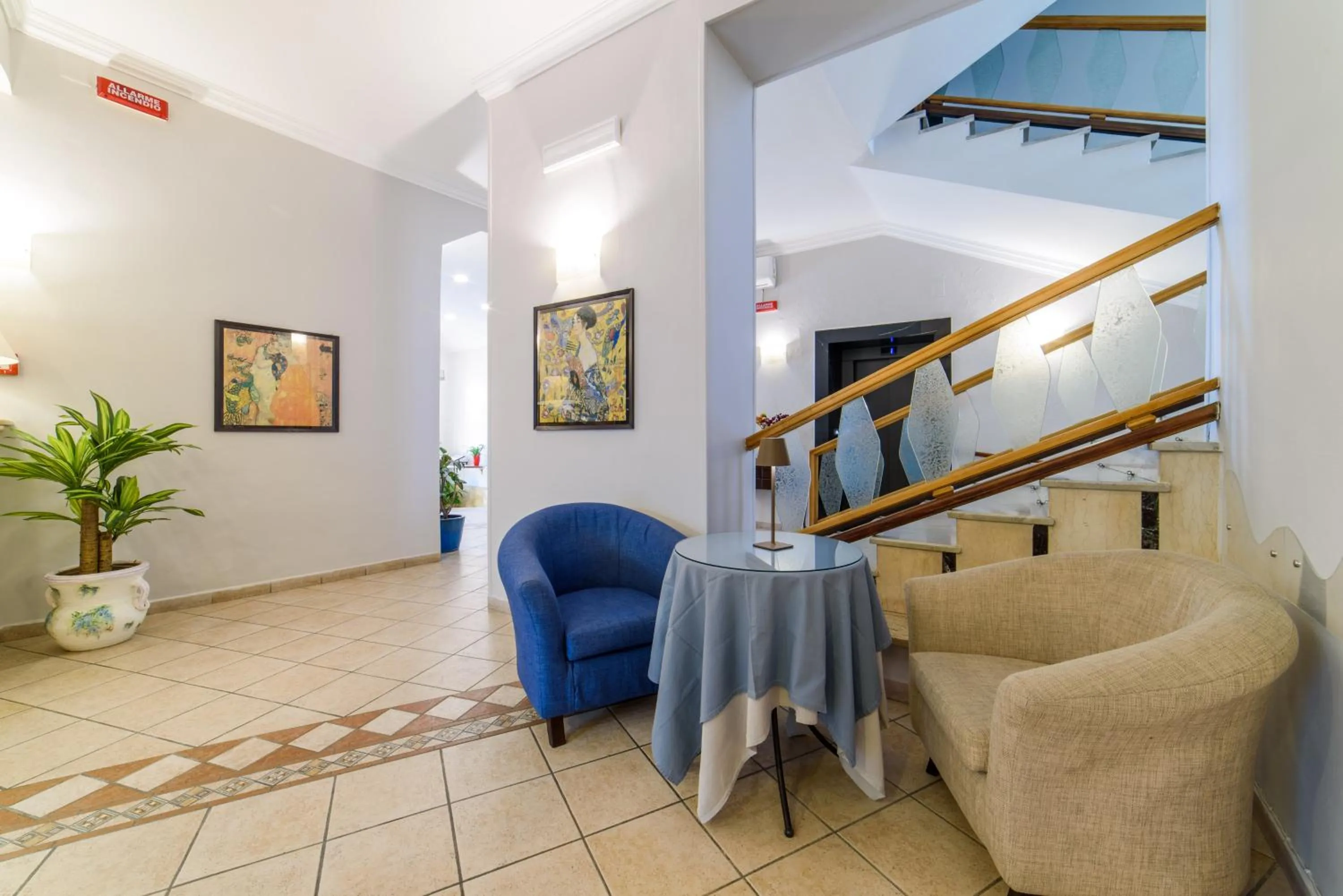 Communal lounge/ TV room in Hotel Tirreno