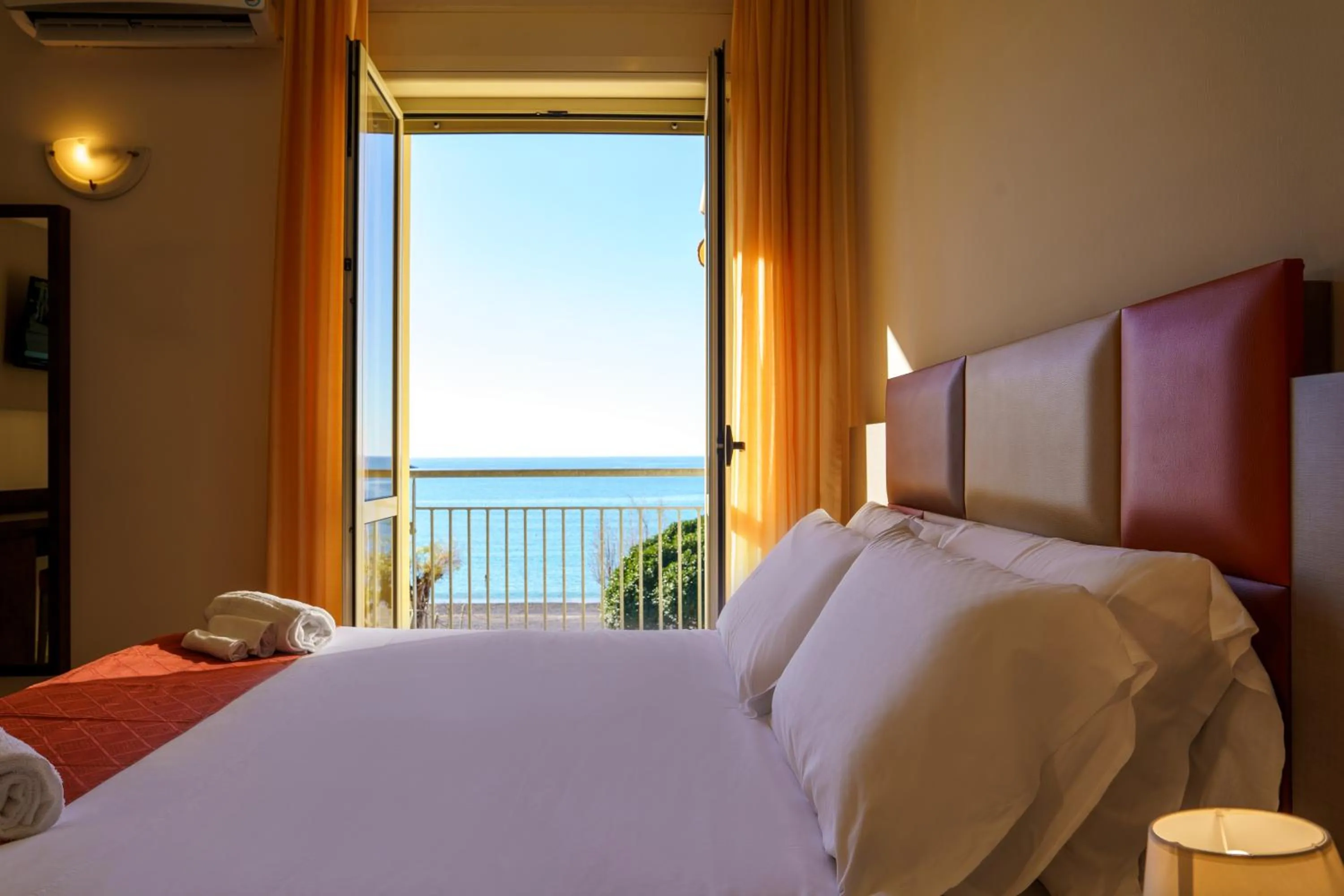 Bed in Hotel Tirreno