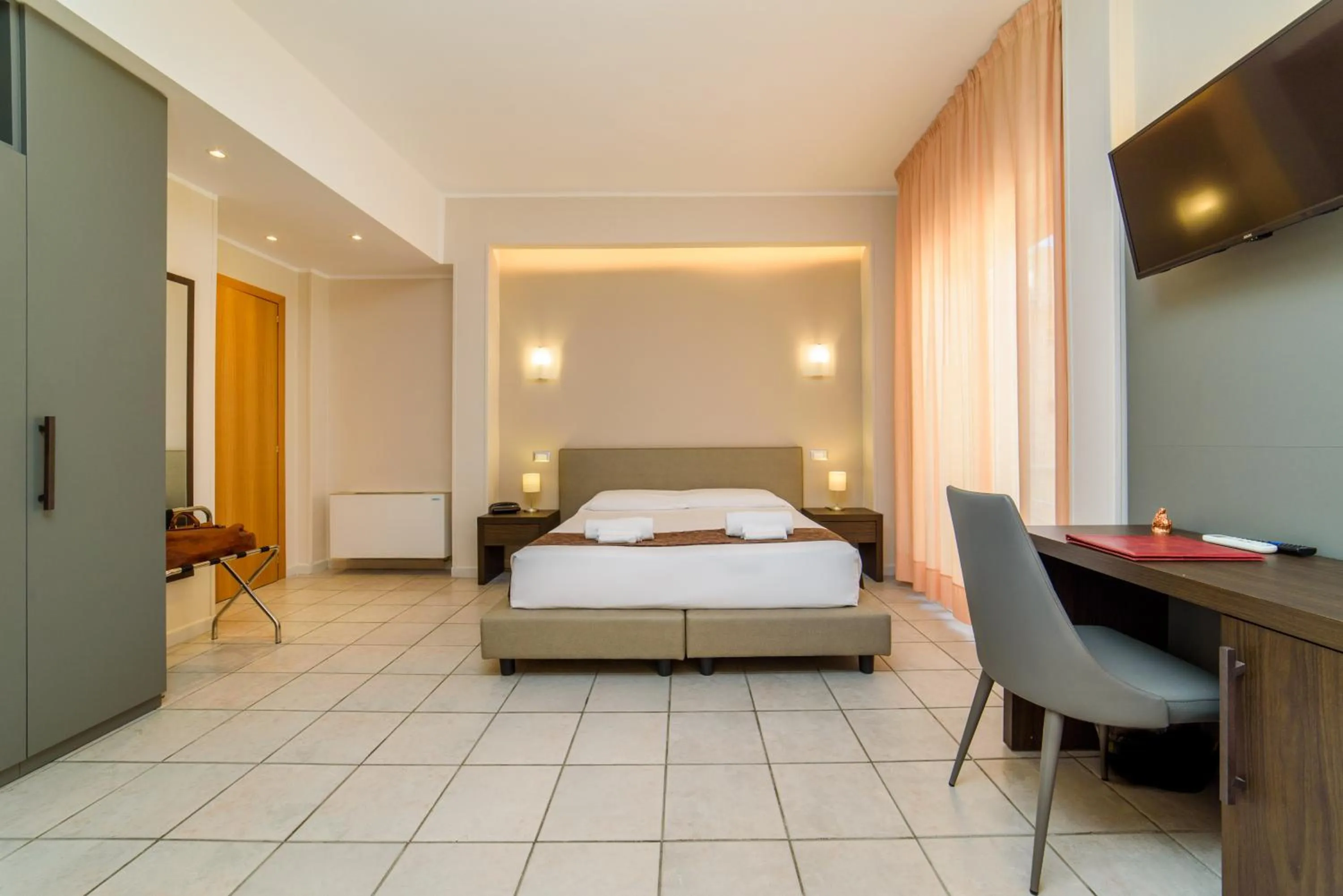 Bed in Hotel Tirreno