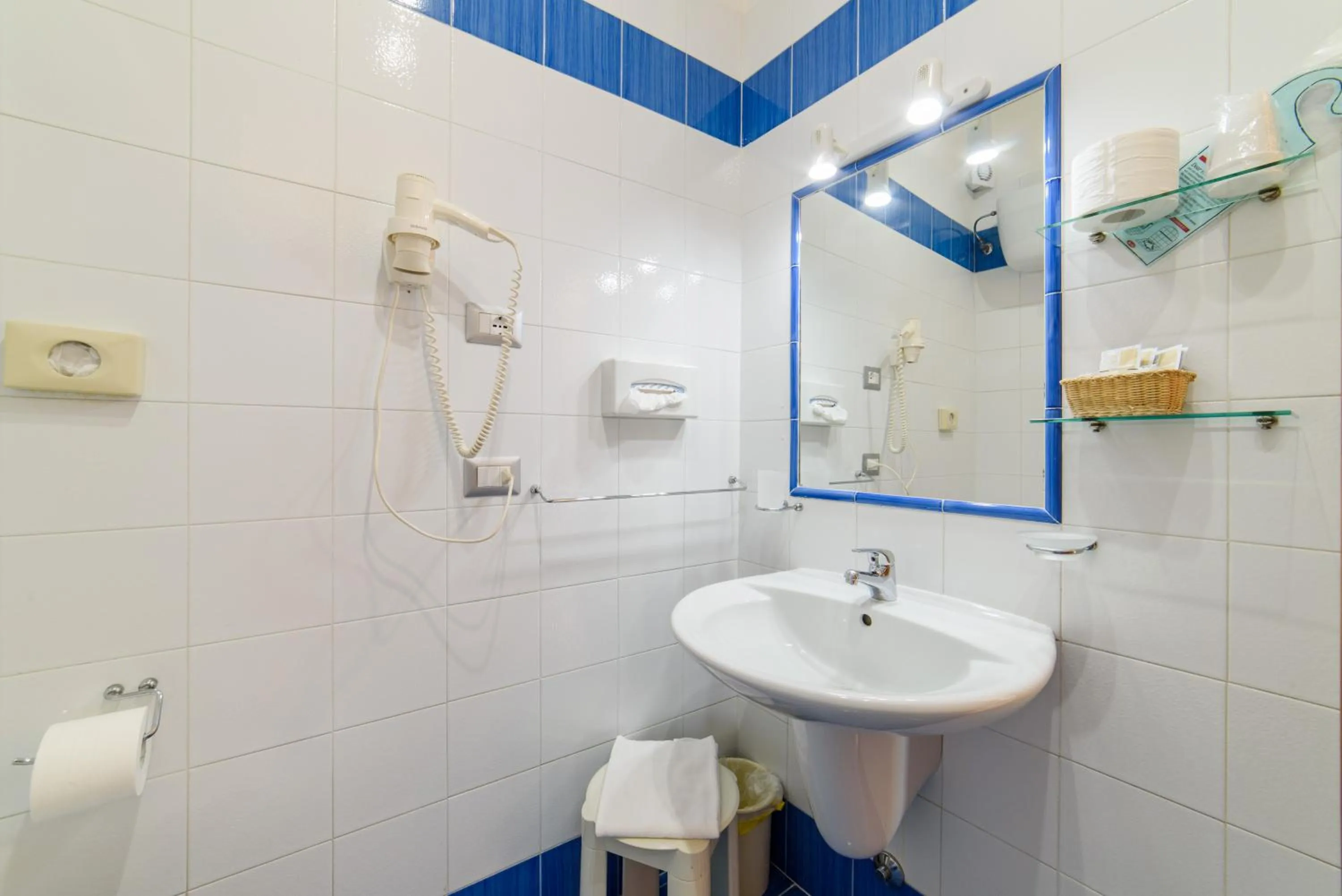 Bathroom in Hotel Tirreno