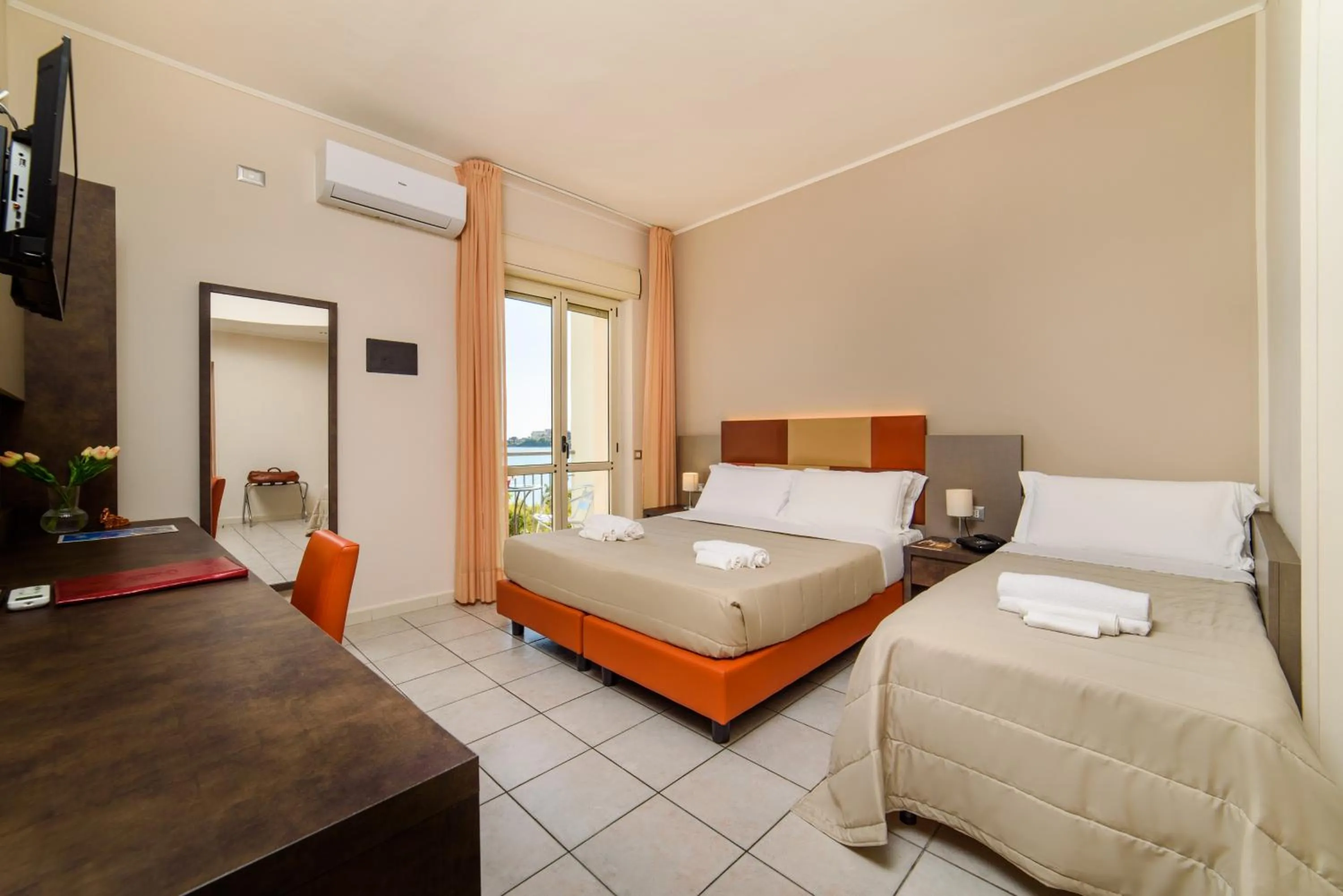 Bed in Hotel Tirreno