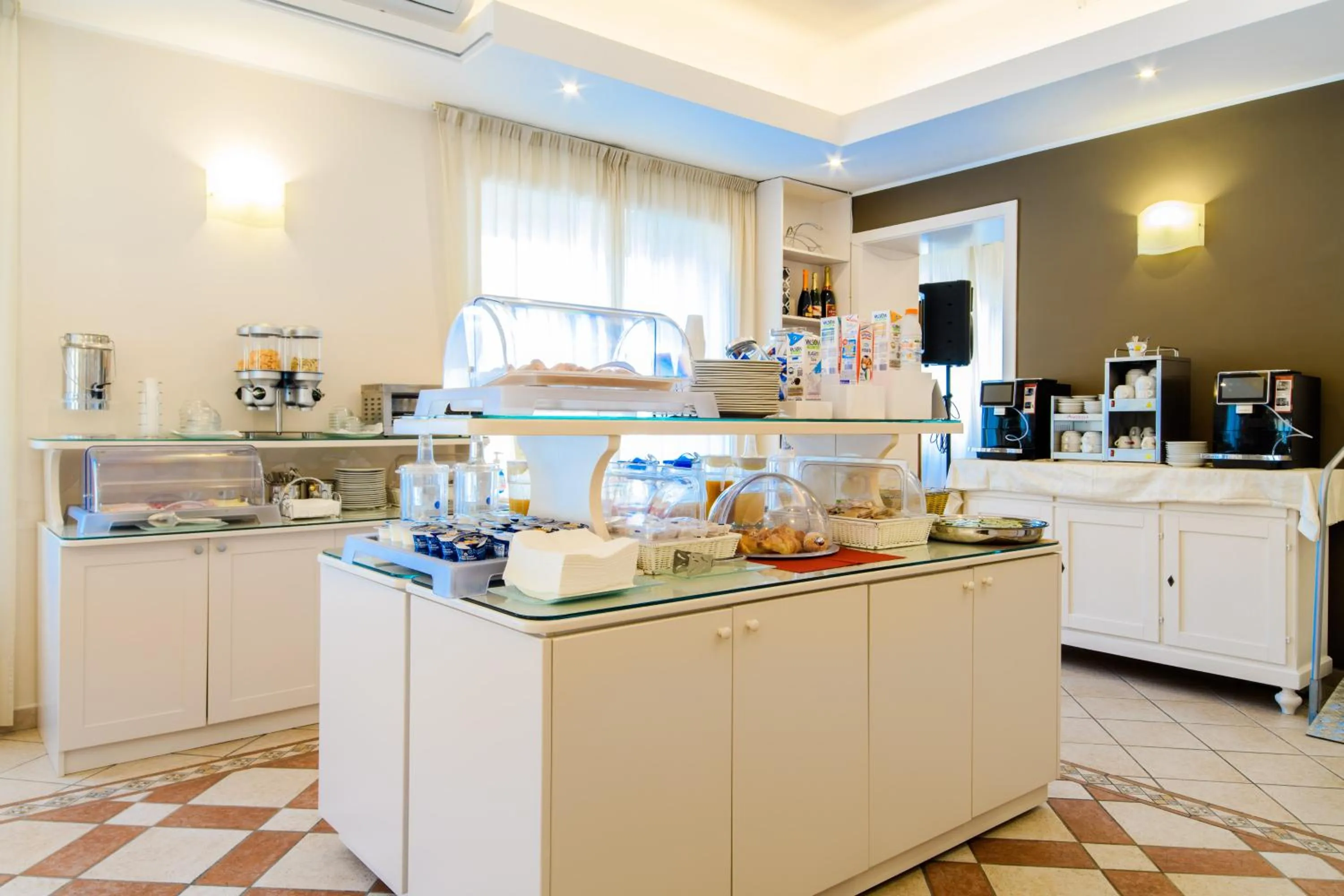 Breakfast in Hotel Tirreno