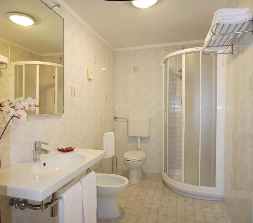 Shower in Hotel Storione