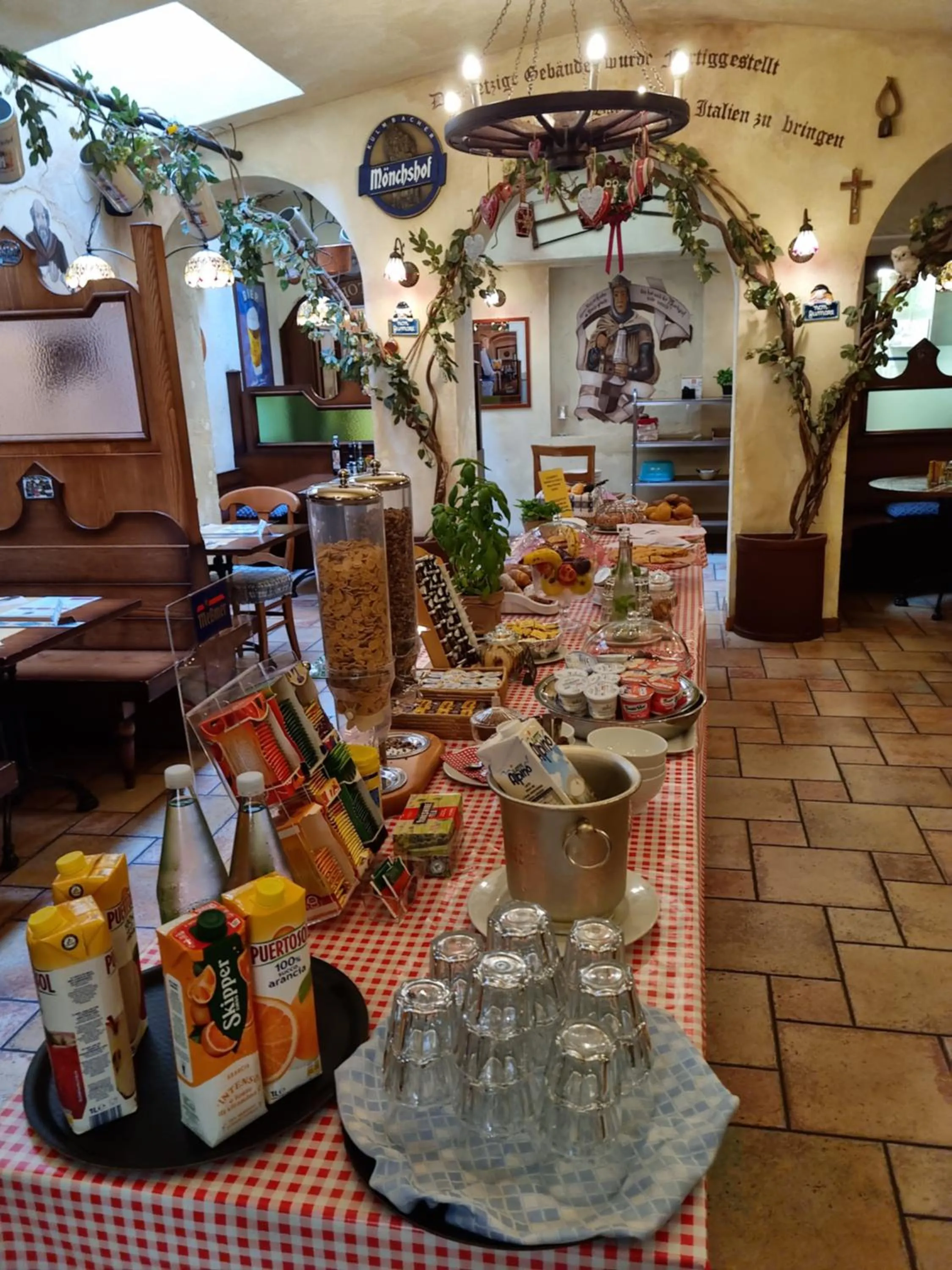 Buffet breakfast in Hotel Vittoria