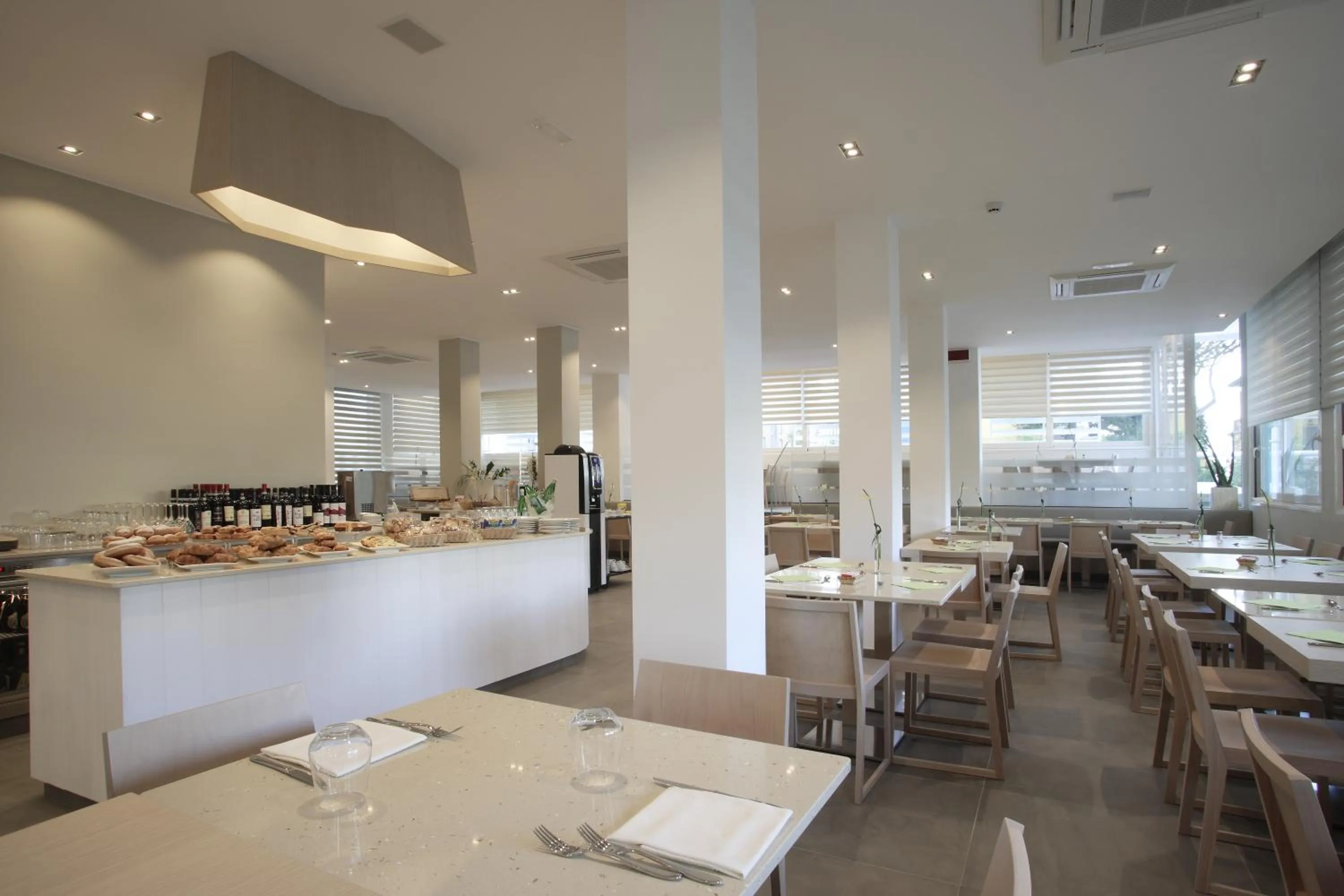 Restaurant/places to eat in Hotel Gardenia