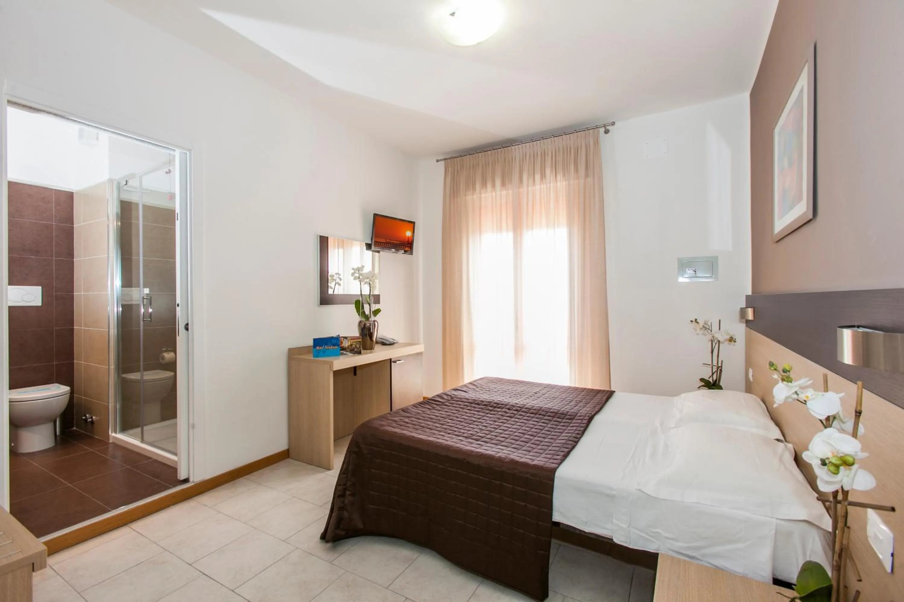 Photo of the whole room, Bed in Hotel Gardenia