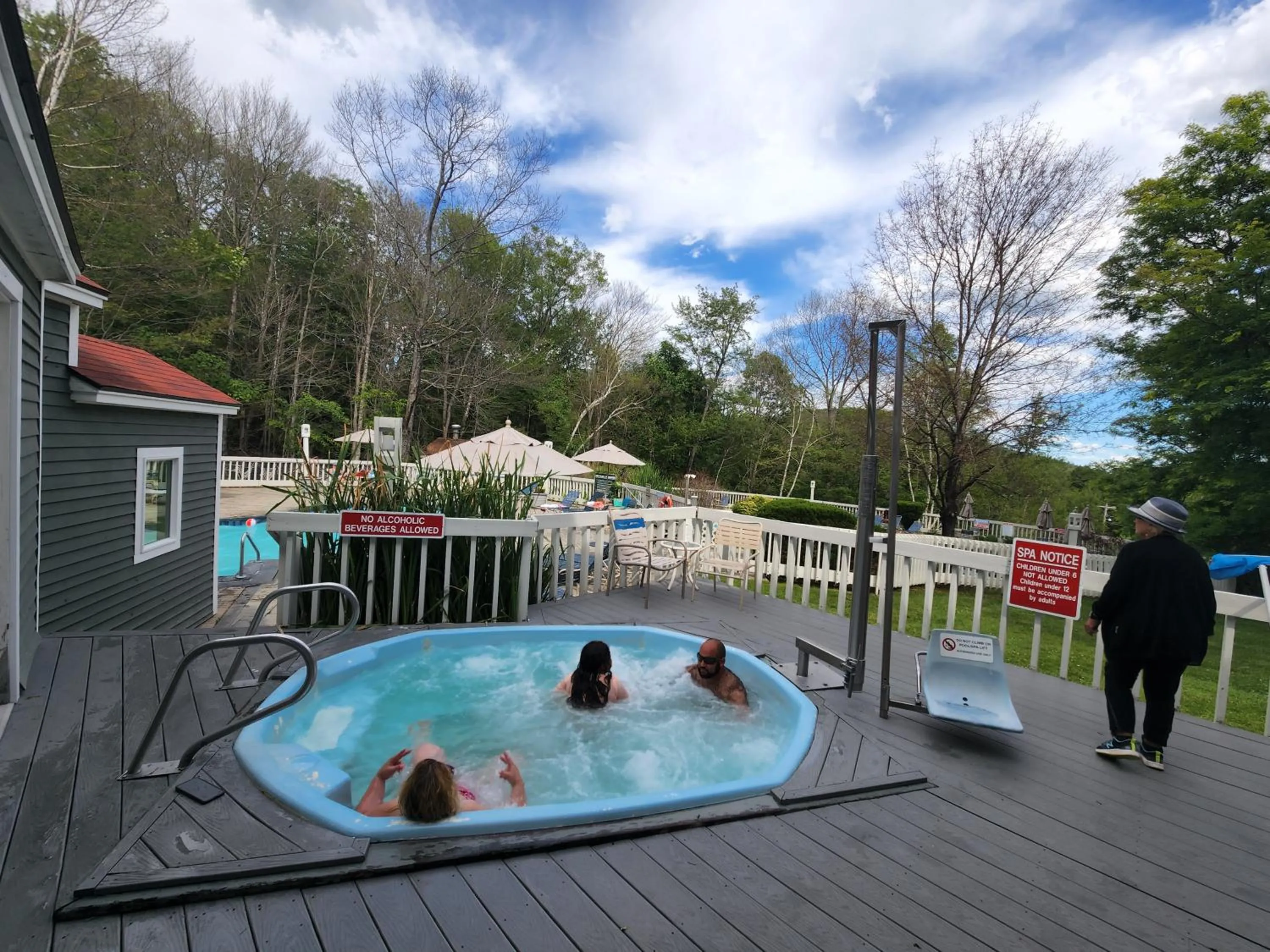 Hot Tub in White Mountains Getaway with amazing views!