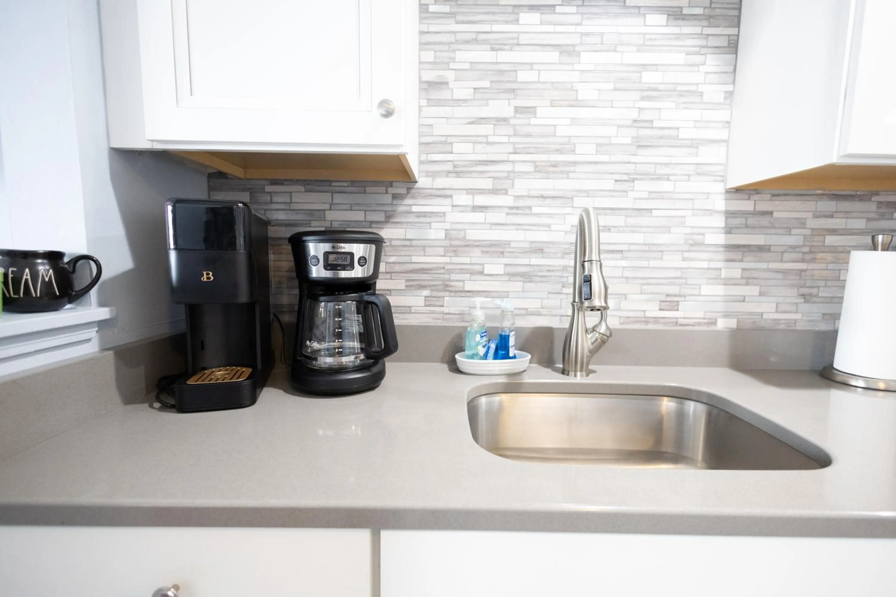 kitchen in White Mountains Getaway with amazing views!