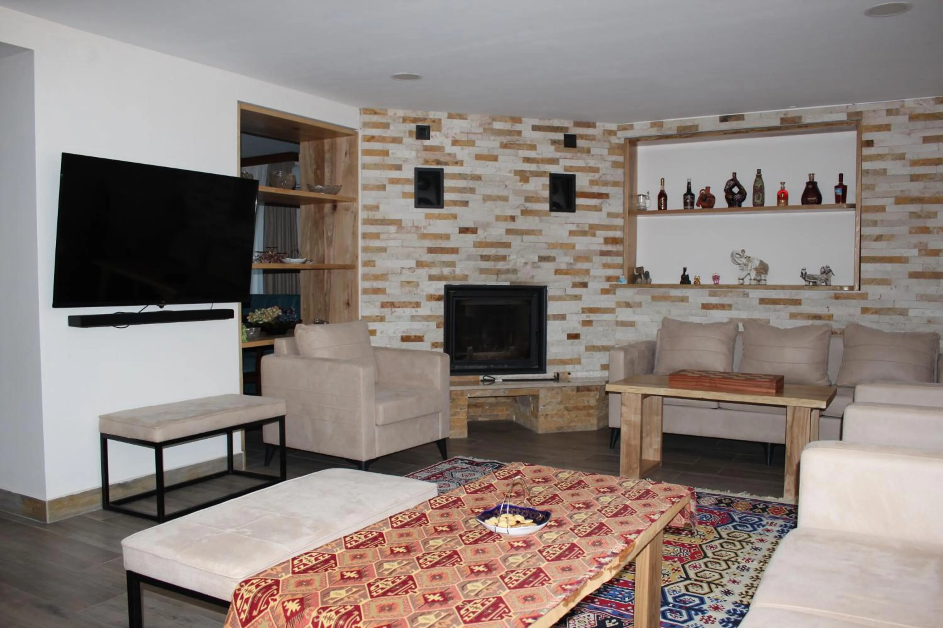 Communal lounge/ TV room in Villa Vitis