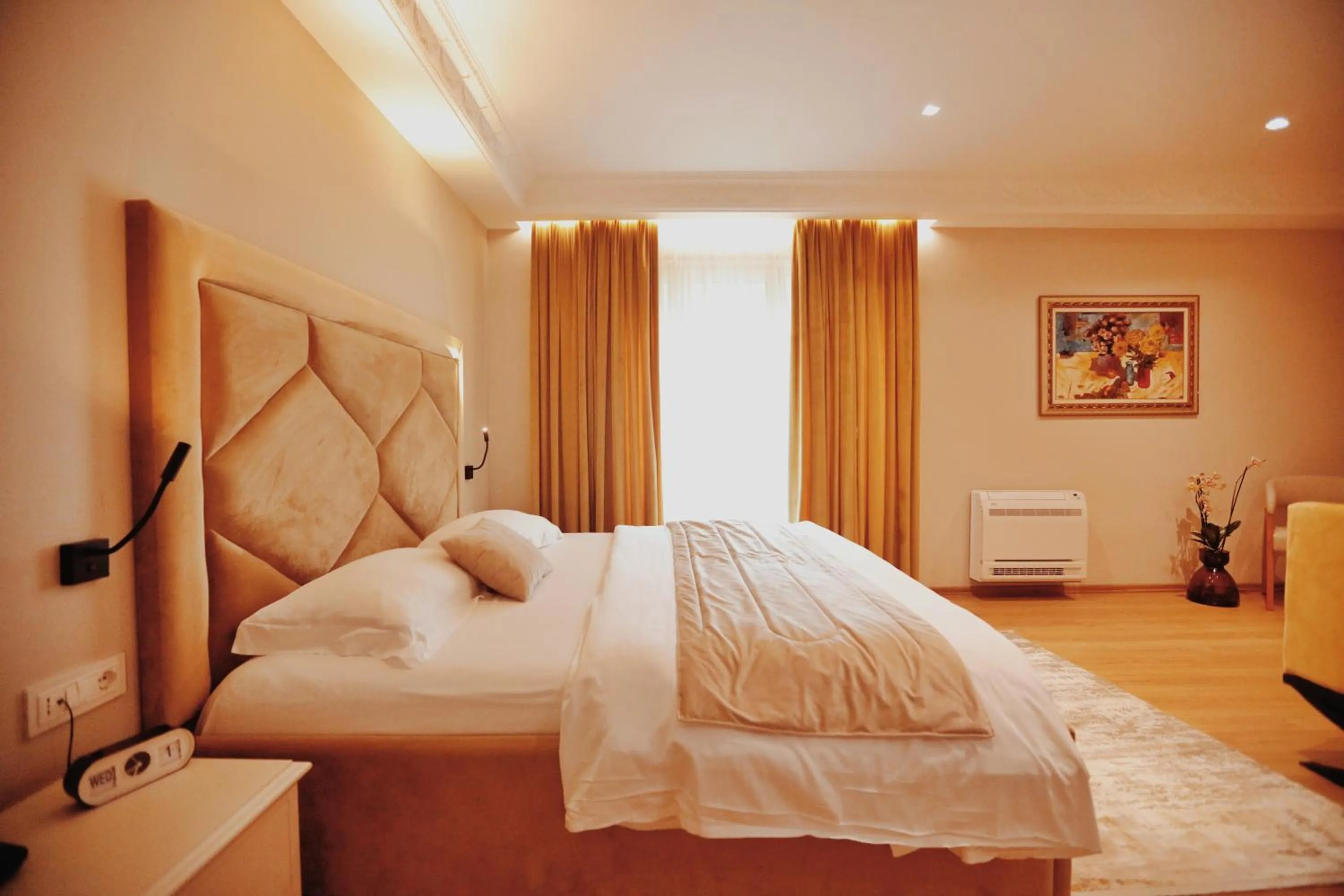 Photo of the whole room, Bed in Grand Mirage