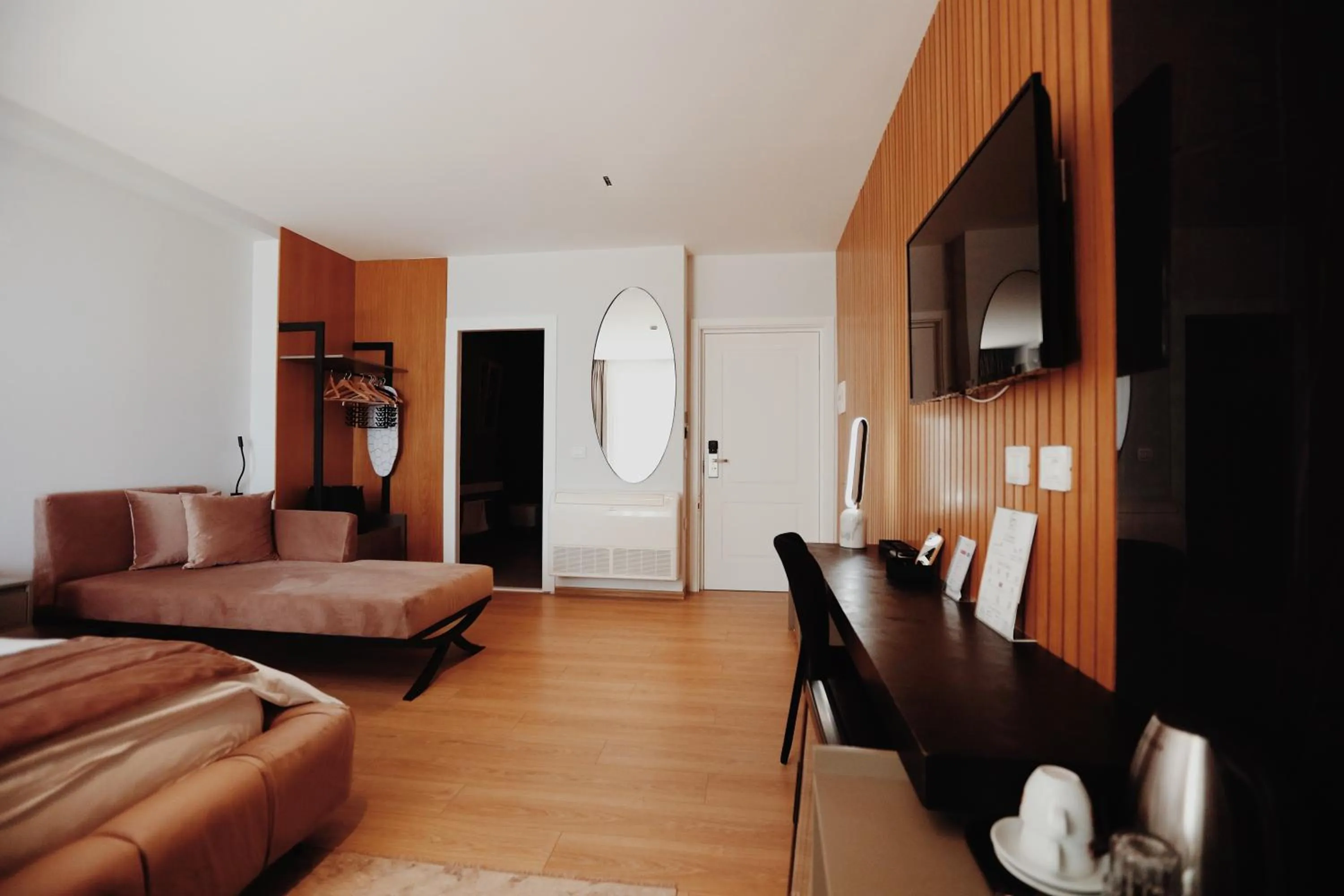 Photo of the whole room, Bed in Grand Mirage