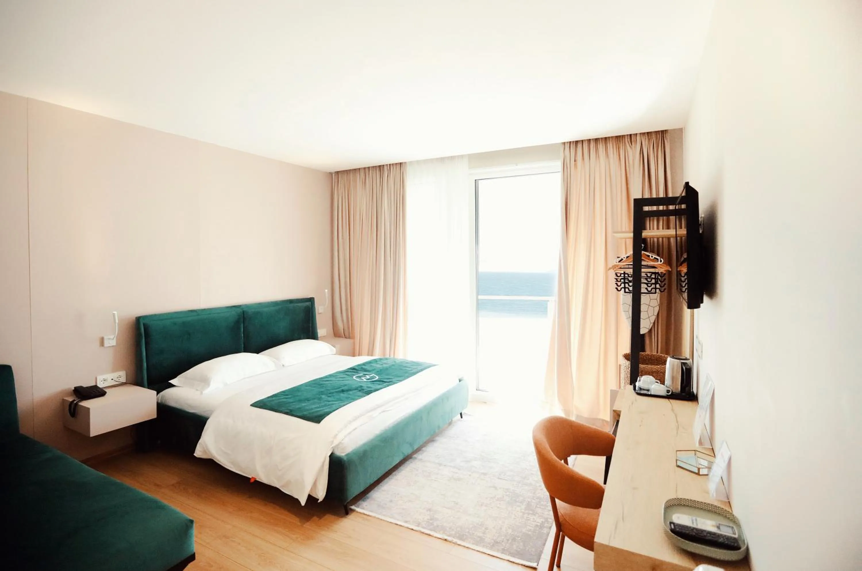 Photo of the whole room, Bed in Grand Mirage