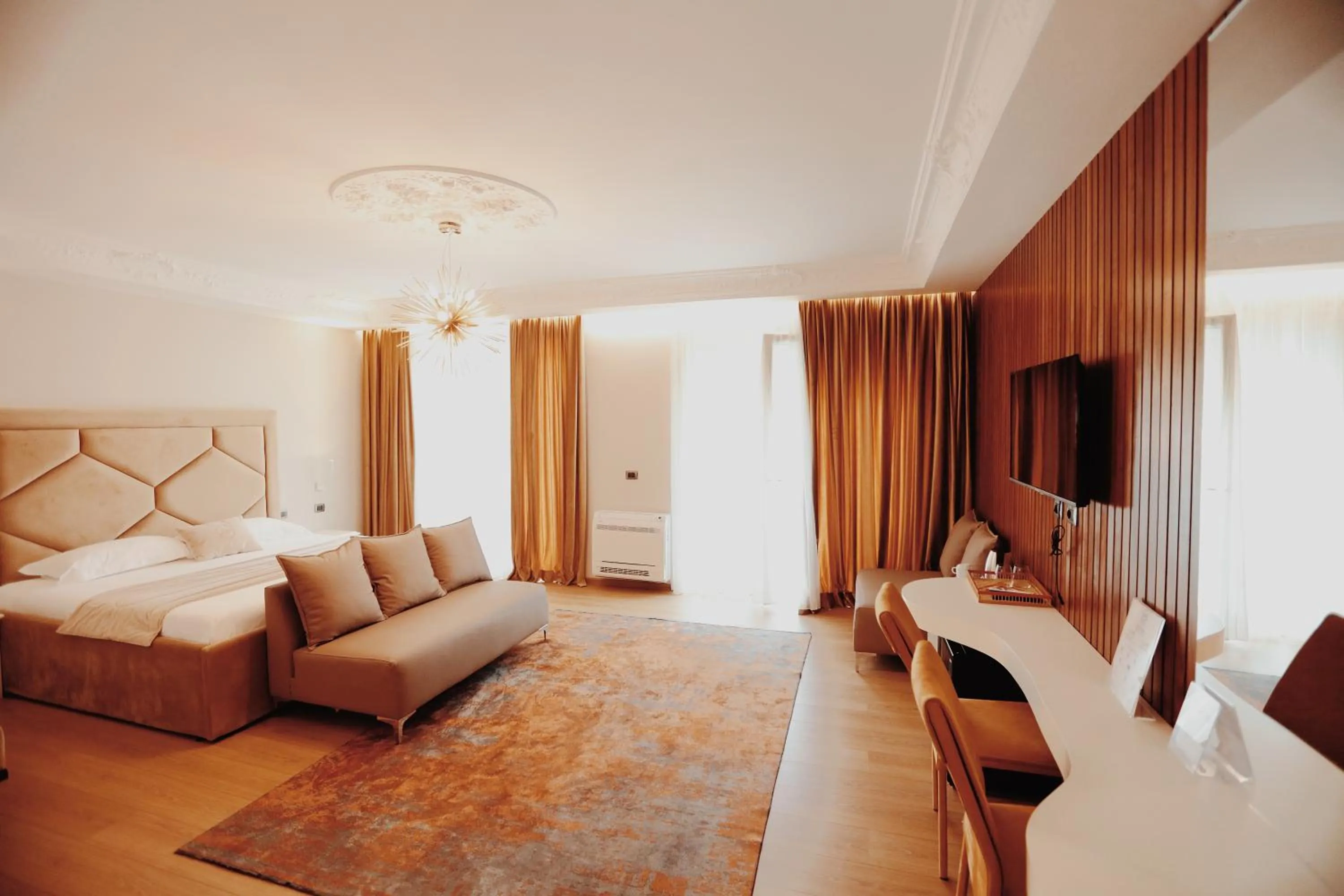 Photo of the whole room, Bed in Grand Mirage