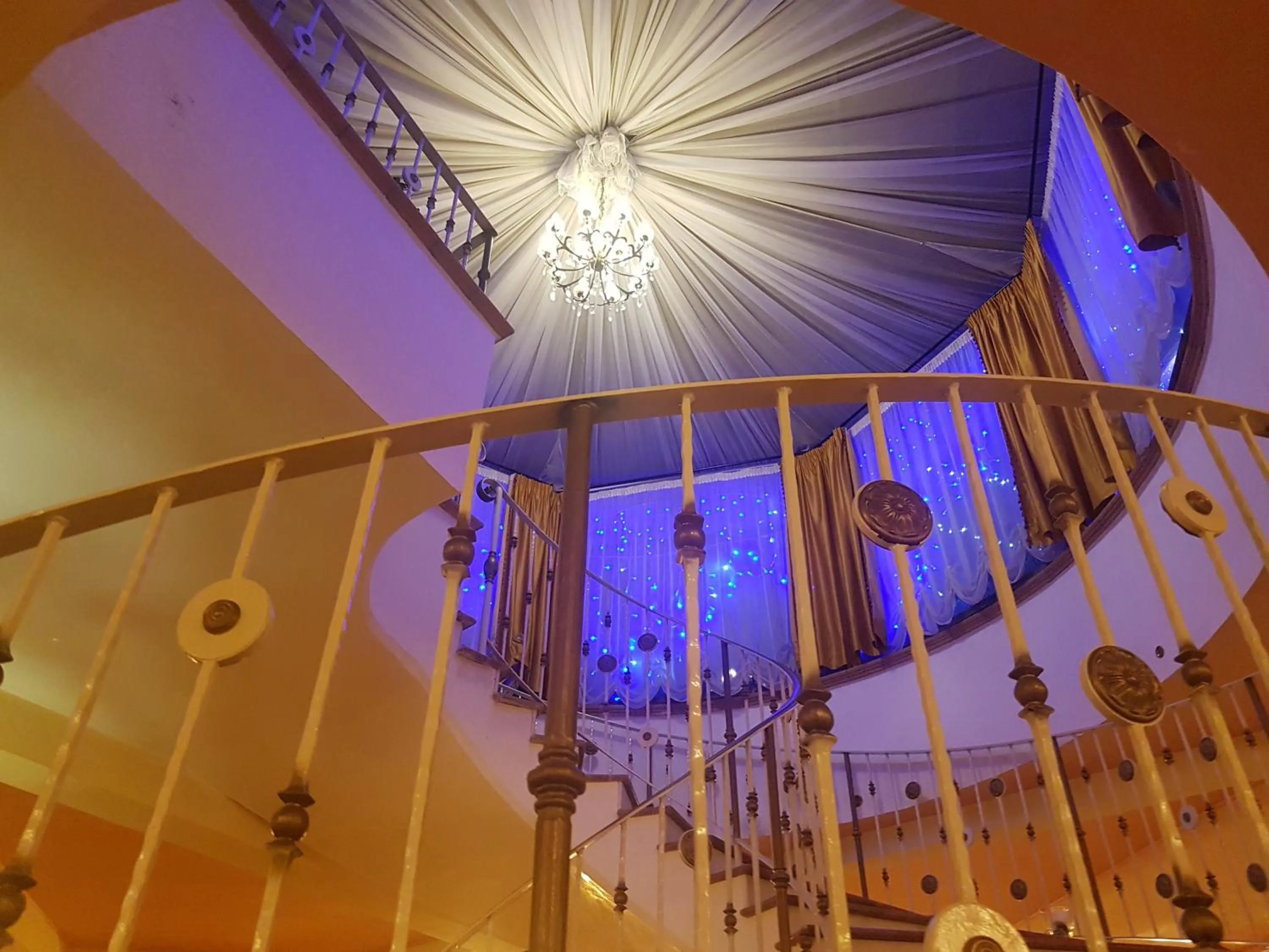 Communal lounge/ TV room in Grand Hotel Osman