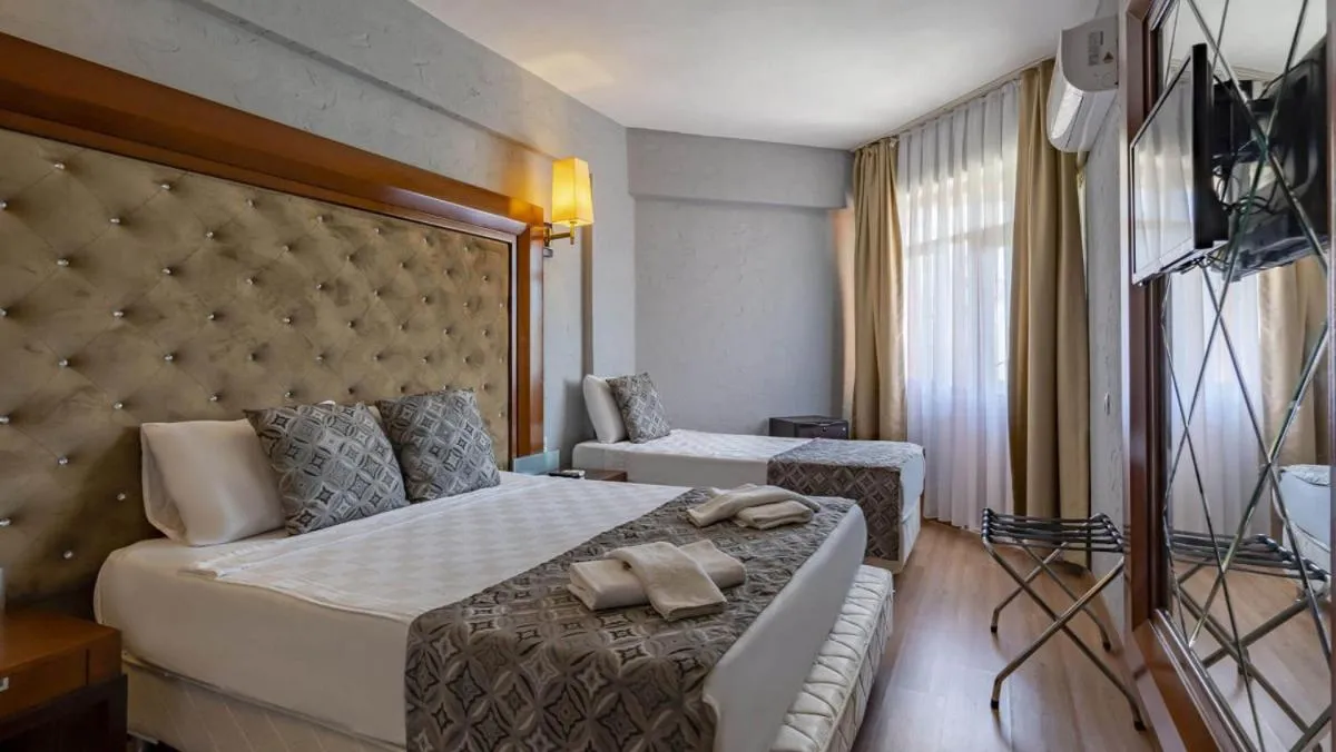 Photo of the whole room, Bed in DIONISUS LARA